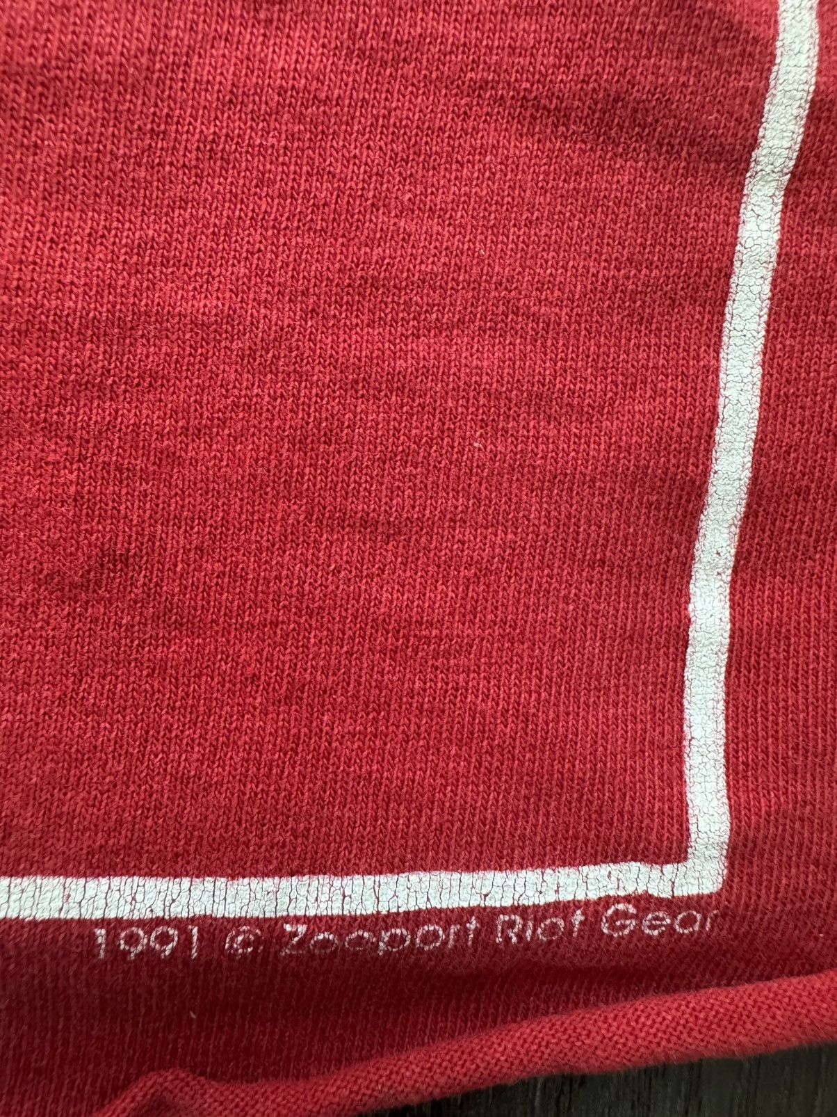 Vintage Vintage 1991 Zooport Riot Gear “Charlie Don’t Surf” Tee Size US L / EU 52-54 / 3 - 8 Thumbnail