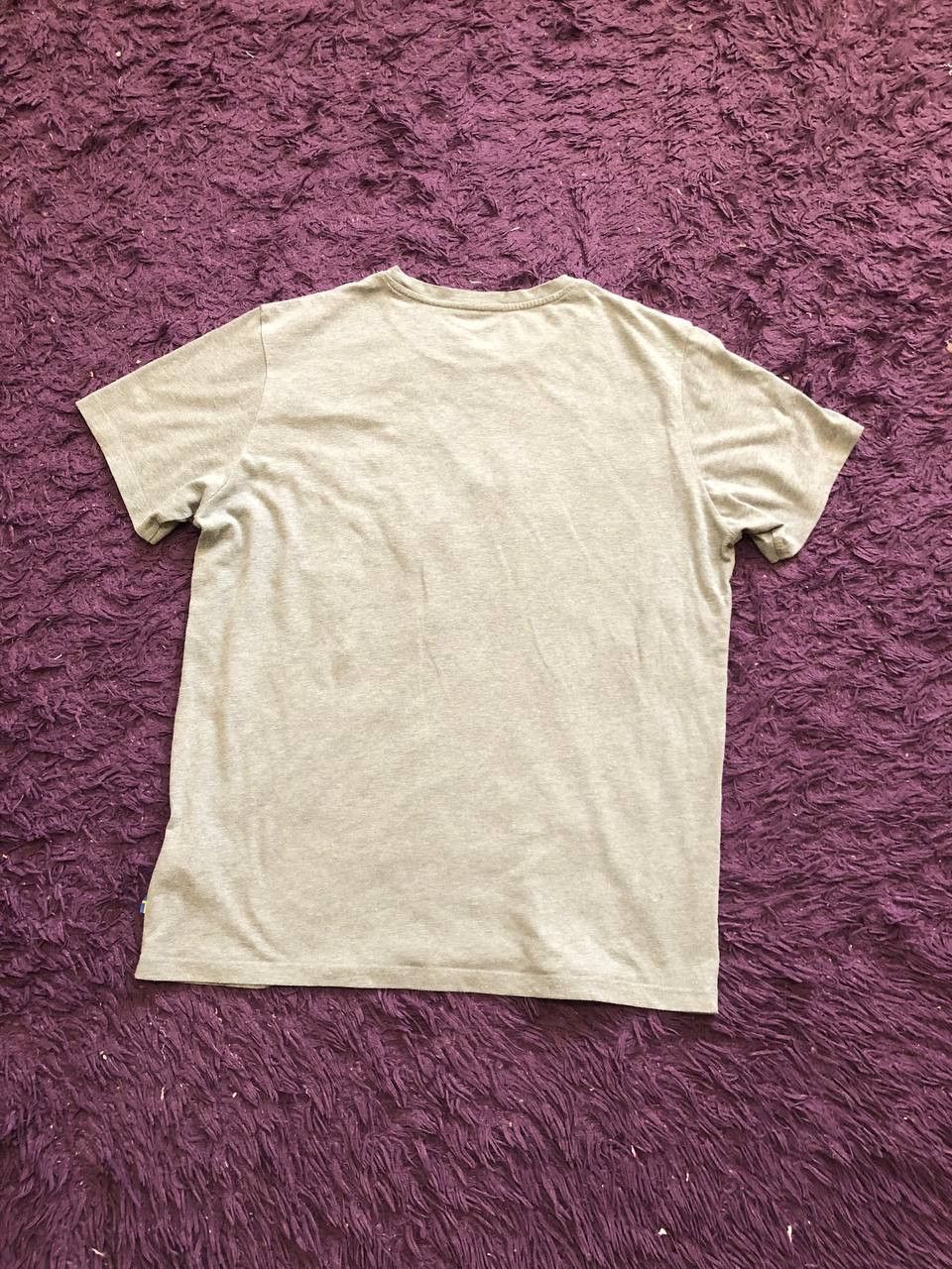Fjallraven Vintage Fjallraven Y2K Logo Short Sleeve T-Shirt Size L Size US L / EU 52-54 / 3 - 16 Thumbnail