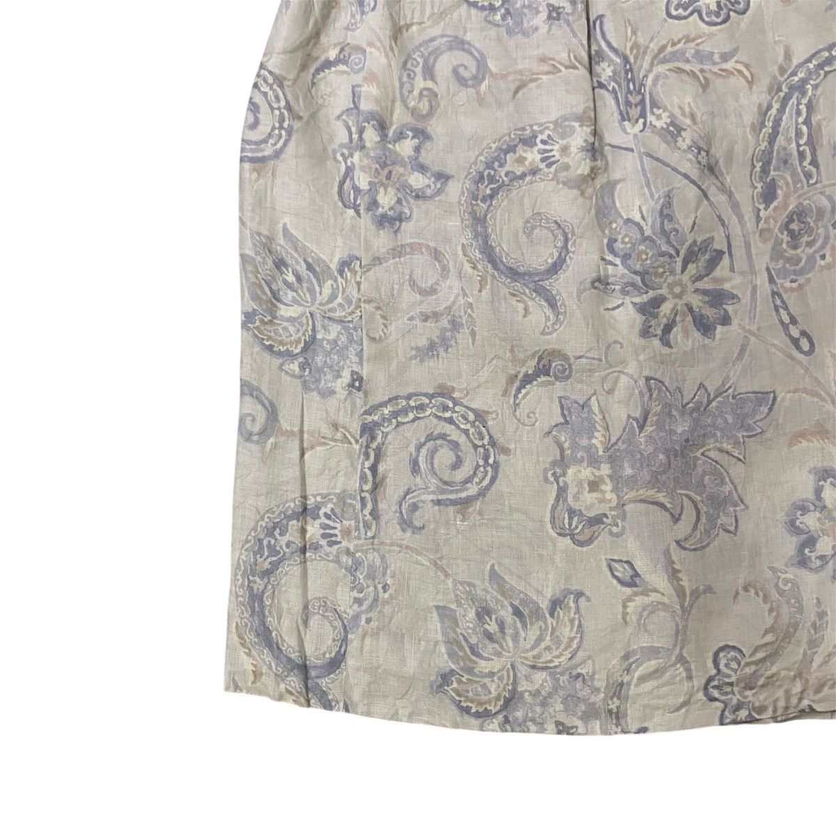 Burberry Vintage Burberry Floral Mini Skirt Made in Italy / Size 9 Size 26" / US 2 / IT 38 - 11 Thumbnail
