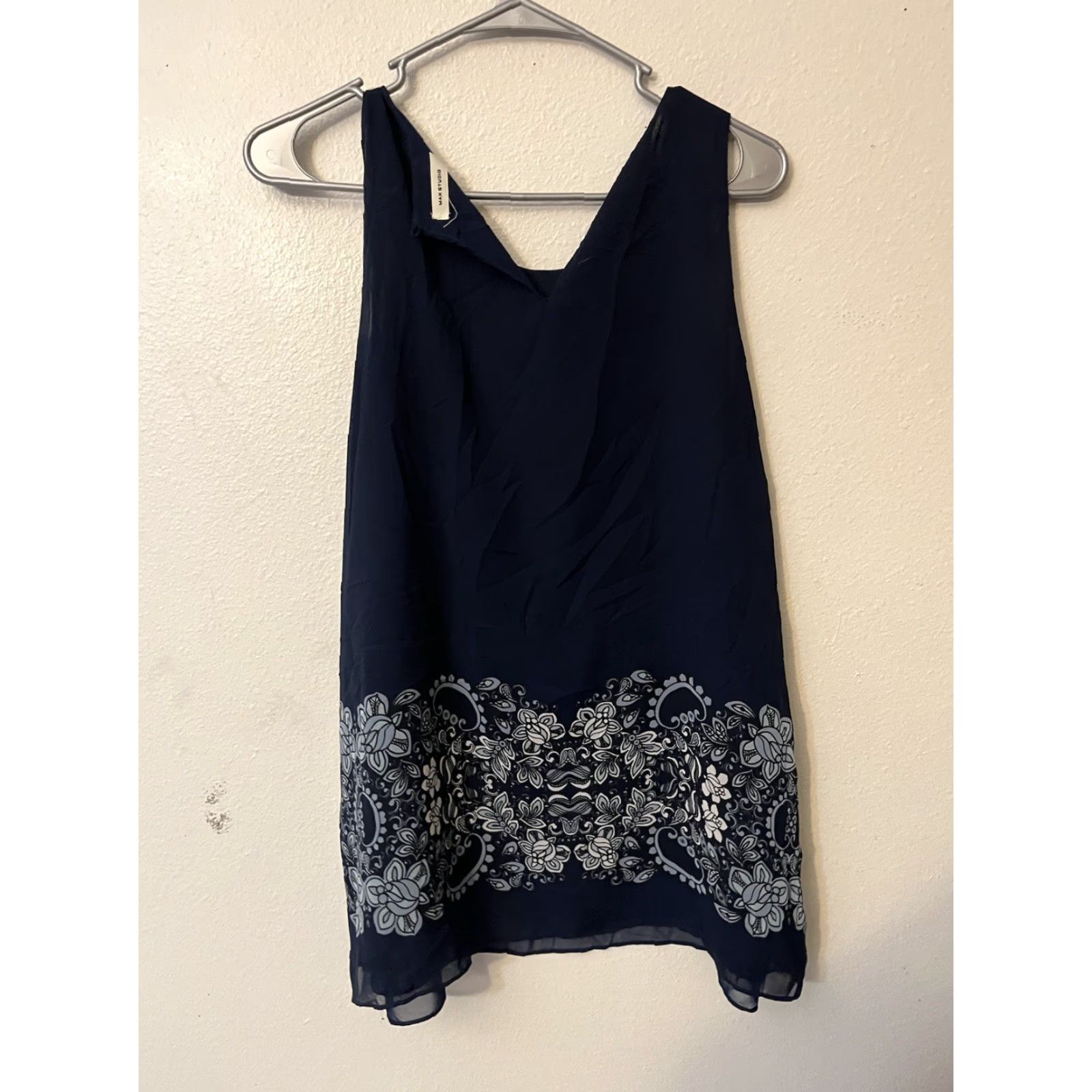 Vintage Max Studio Tank Top Blouse Sleeveless Navy Blue Medium M Womens Camisole Floral Chiffon Ruffle Spaghetti V-Neck Lightweight All Seasons Size M / US 6-8 / IT 42-44 - 3 Thumbnail