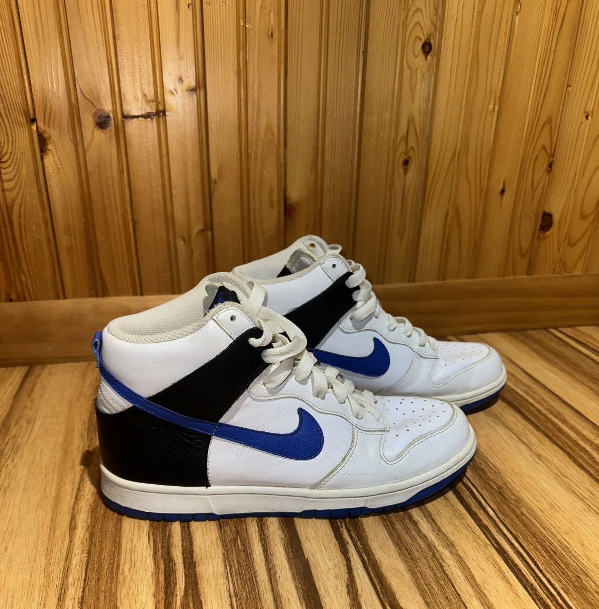 Nike 2008 Nike White Black and Blue Accents Size 9 Size US 9 / EU 42 - 12 Thumbnail