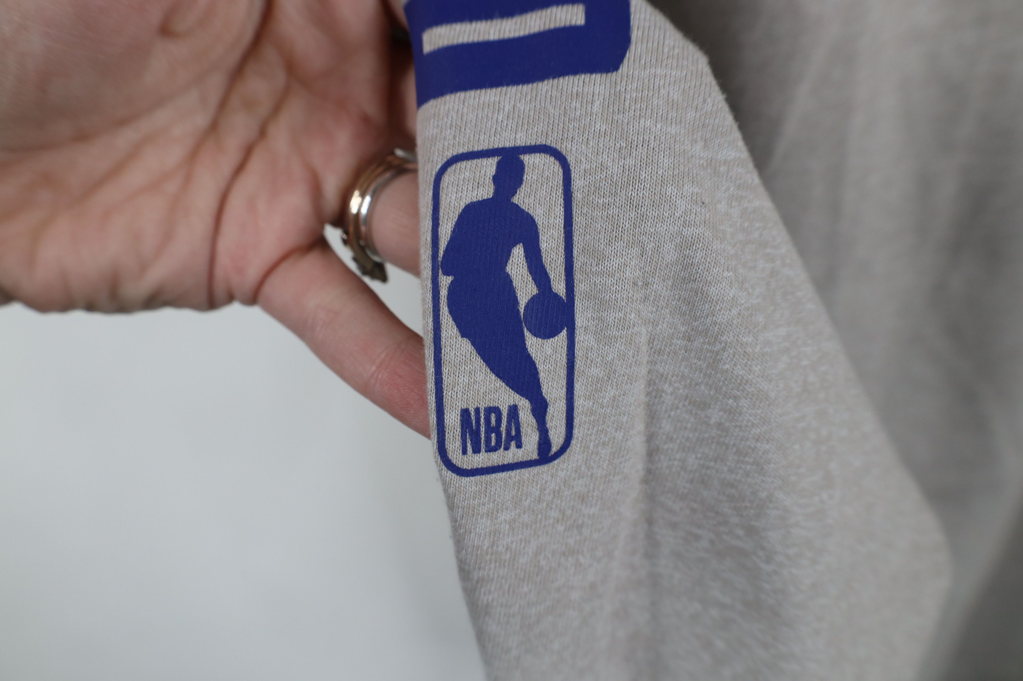 Nike × Vintage Nike NBA Cleveland Cavaliers Basketball Long Sleeve T-Shirt Size US M / EU 48-50 / 2 - 9 Thumbnail