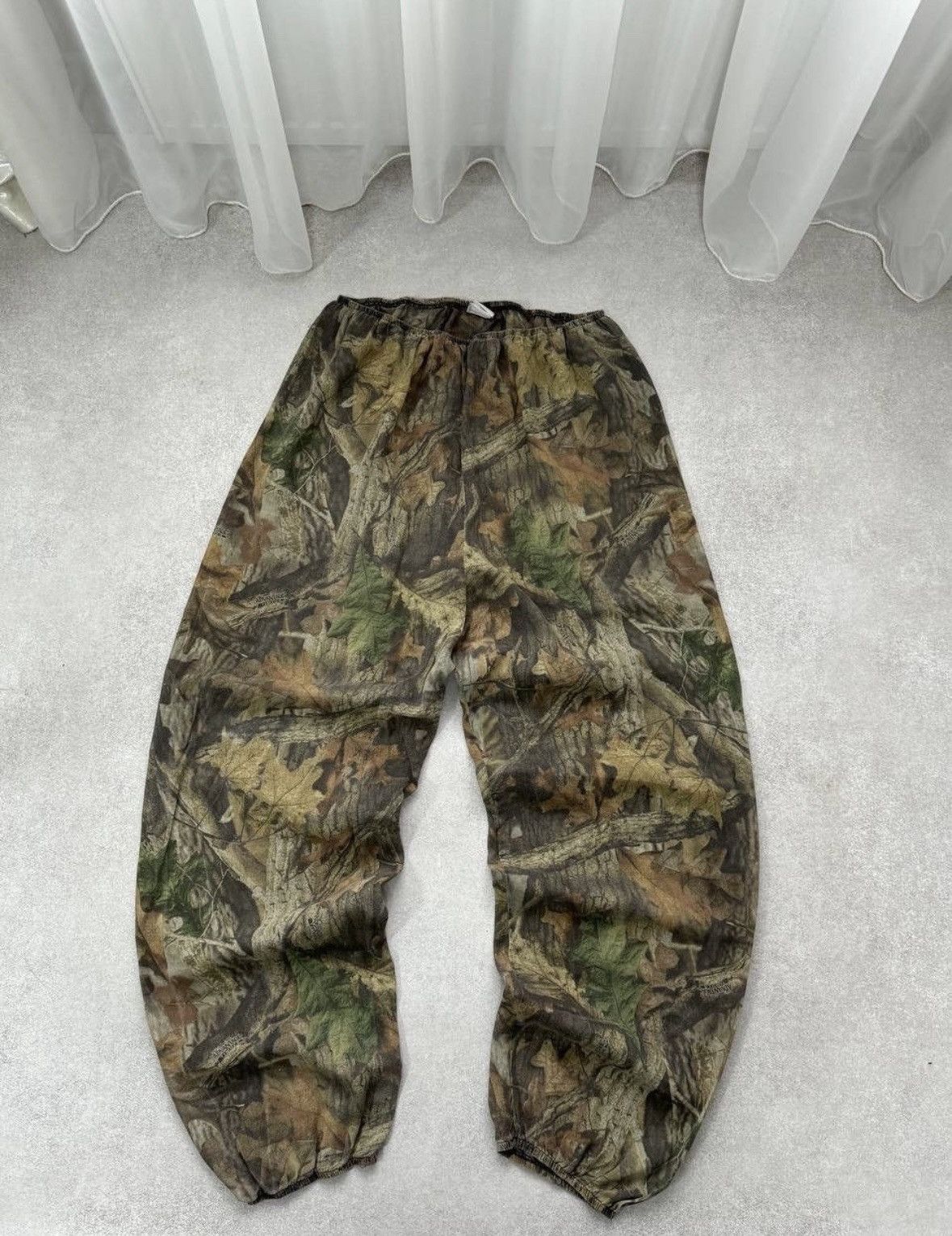 Realtree × Vintage Vintage Realtree distressed camo Y2K Baggy pants Size US 36 / EU 52 - 1 Thumbnail