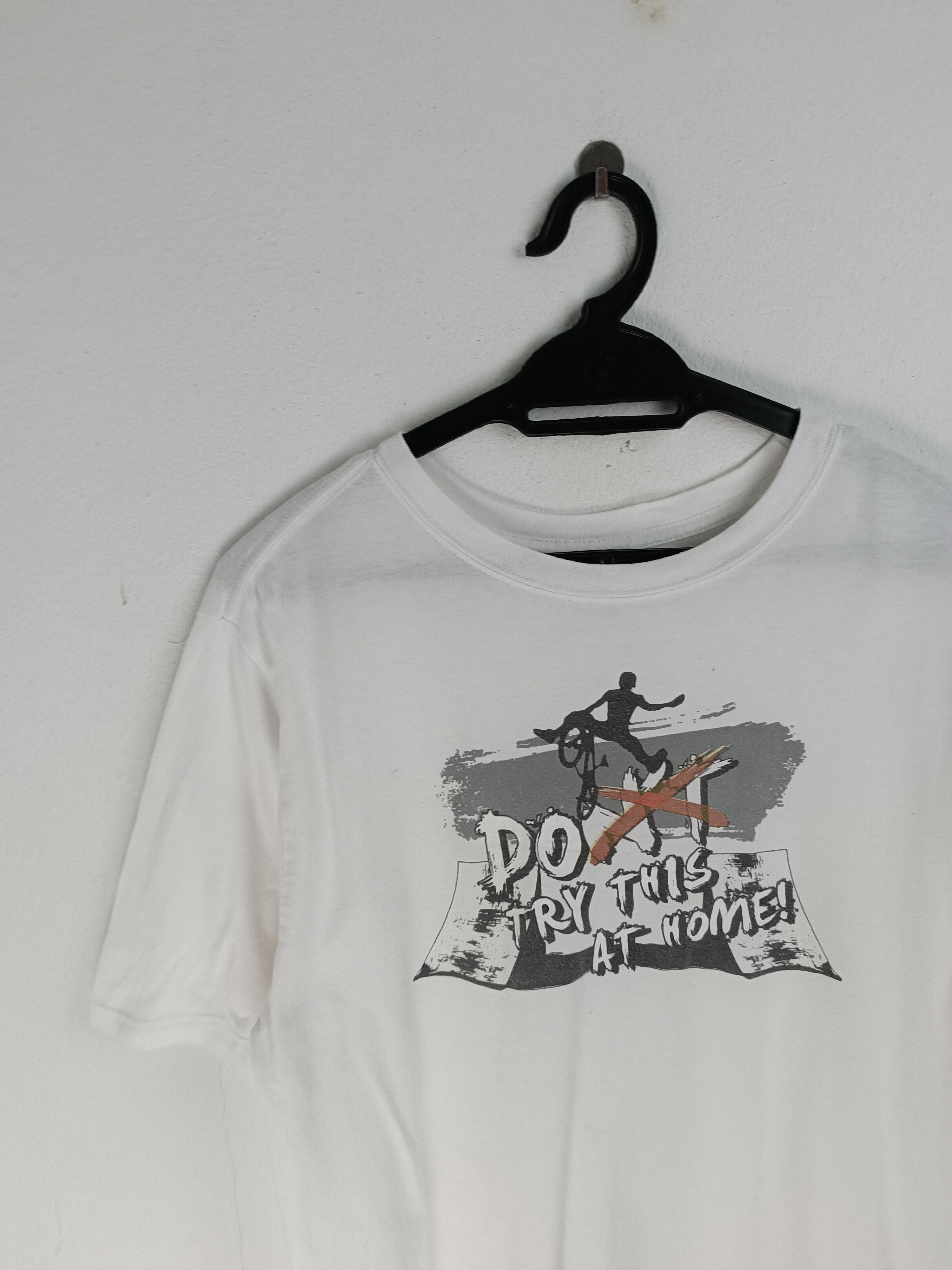 Other VINTAGE Y2K DON'T TRY THIS AT HOME BMX FREESTYLE HUMOR TEE Size US M / EU 48-50 / 2 - 5 Thumbnail