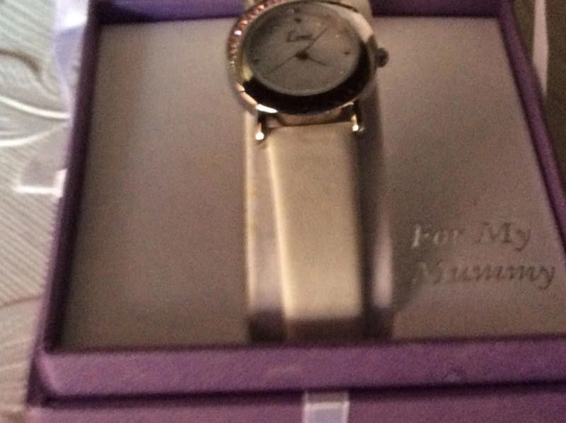 Designer Limit mumy white leather strap watch Size ONE SIZE - 3 Thumbnail