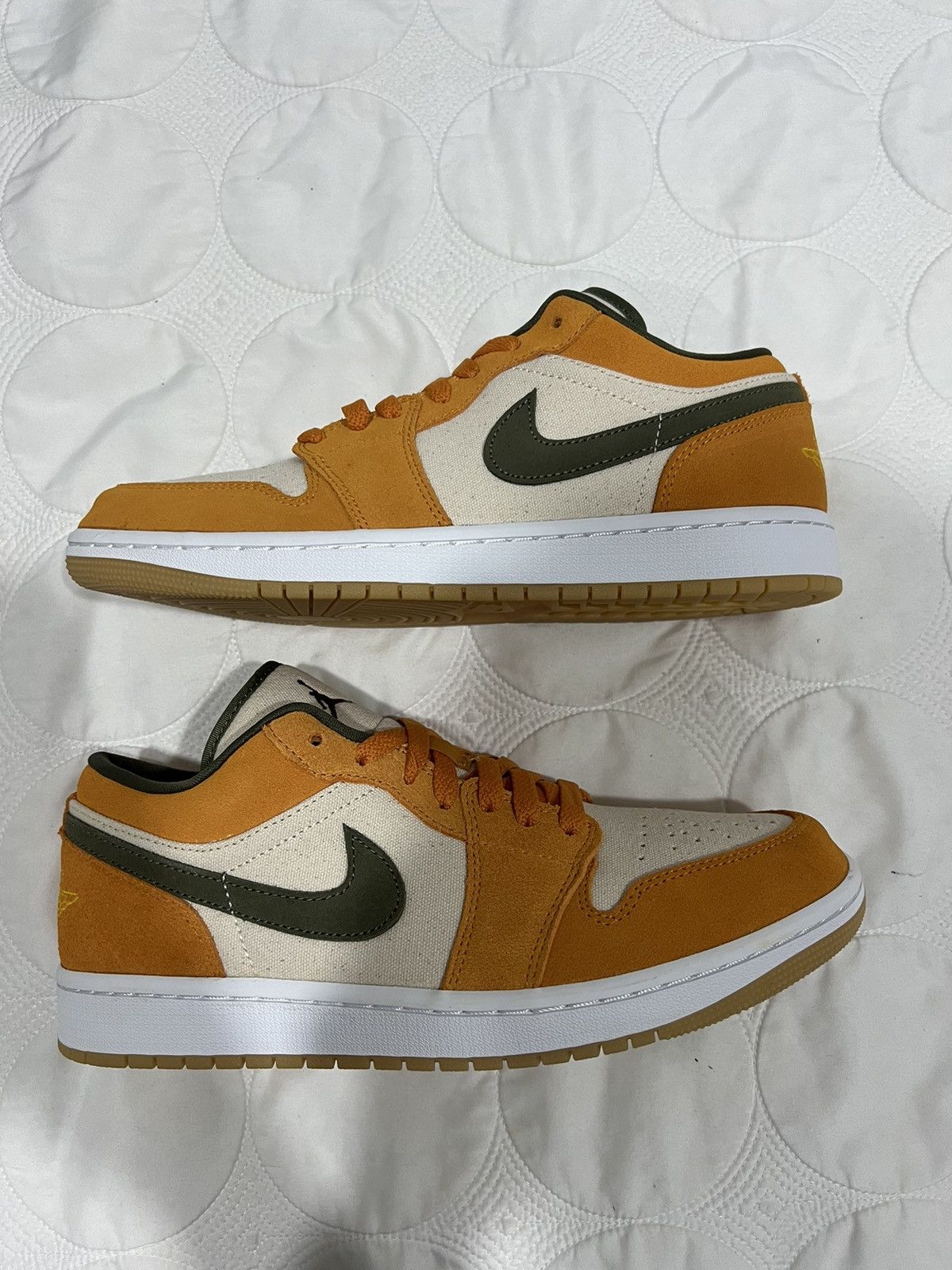 Jordan Brand Jordan 1 Low “Light Curry” Size US 8 / EU 41 - 1 Thumbnail