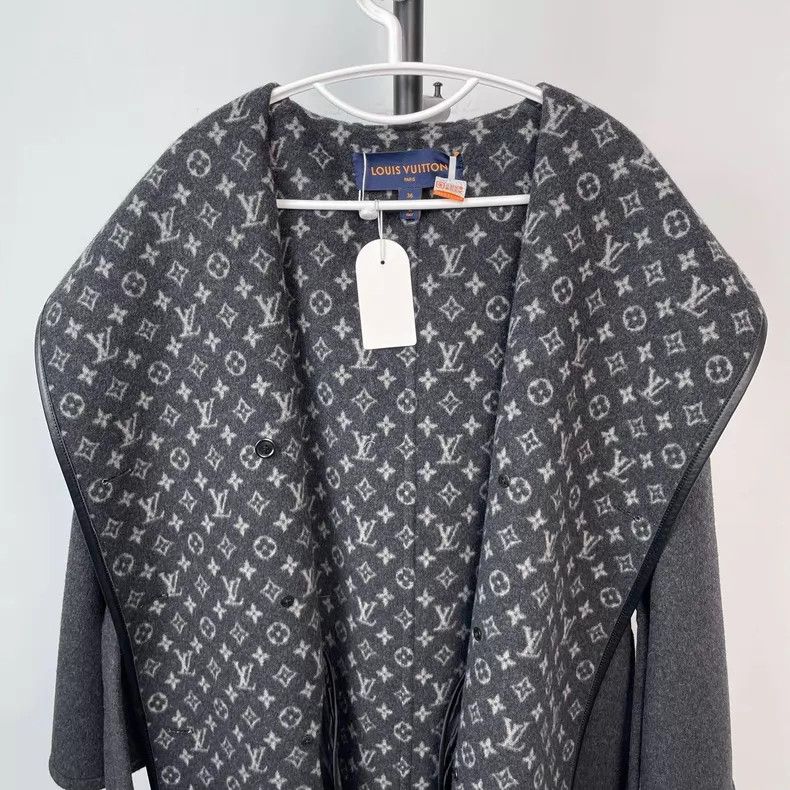 Louis Vuitton Louis Vuitton Old-print wool coat with black lining coat Size XS / US 0-2 / IT 36-38 - 3 Thumbnail