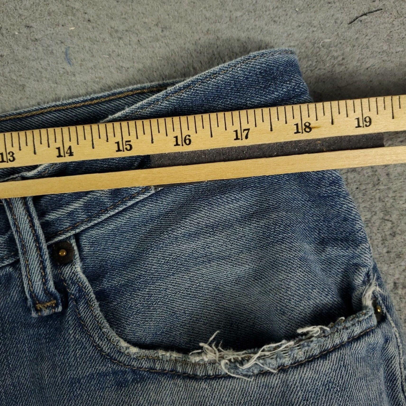 Levi's Levis Strauss 569 Shorts Mens Size 36 Blue Distressed Loose Fit Denim Jeans * Size US 36 / EU 52 - 4 Thumbnail