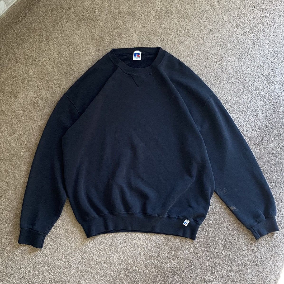 Russell Athletic × Vintage Vintage 90s Sun Faded Black Blank Russel Athletic Sweatshirt Size US XL / EU 56 / 4 - 1 Thumbnail