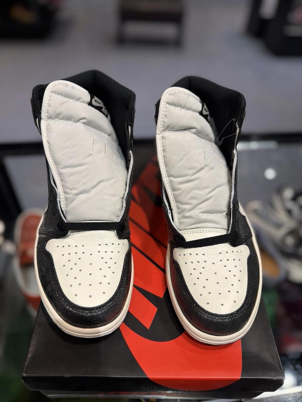 Jordan Brand Size 10.5 - Jordan 1 Retro OG High Dark Mocha (555088 105) Size US 10.5 / EU 43-44 - 10 Thumbnail