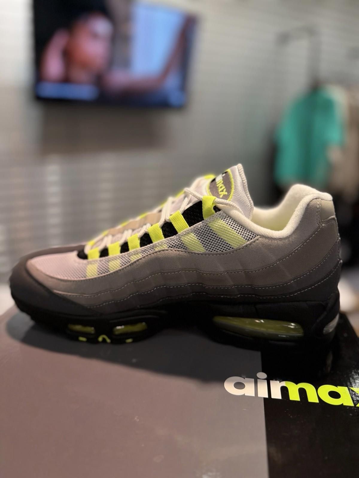 Nike Size 12 - Nike Air Max 95 OG 2025/2026 Neon (HM4740 001) Size US 12 / EU 45 - 6 Thumbnail