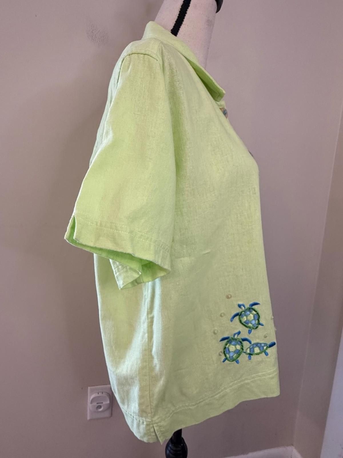 Sunray Sportswear Sunbay Sport green linen blend top embroidered turtles PXL Size XL / US 12-14 / IT 48-50 - 2 Thumbnail