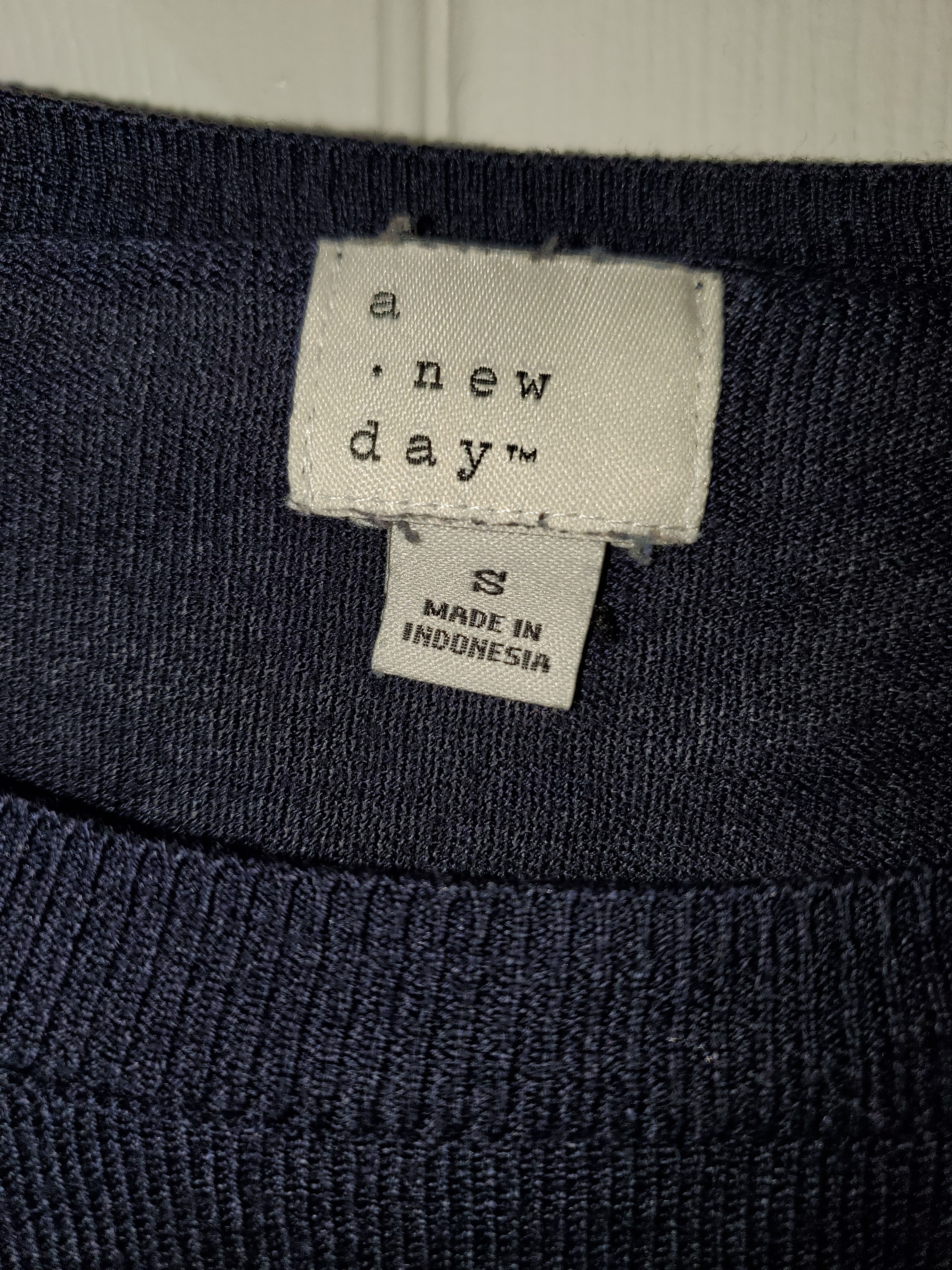 Other Navy blue and white lightweight striped sweater (size s) Size S / US 4 / IT 40 - 3 Thumbnail