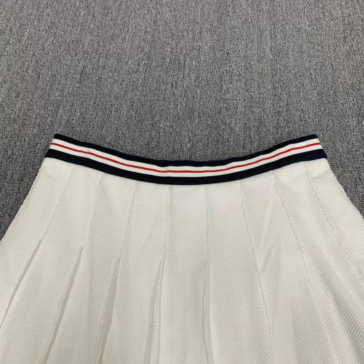 Thom Browne THOM BROWNE TB White Pleated Skirt 44 95 New Size 30" / US 8 / IT 44 - 6 Thumbnail