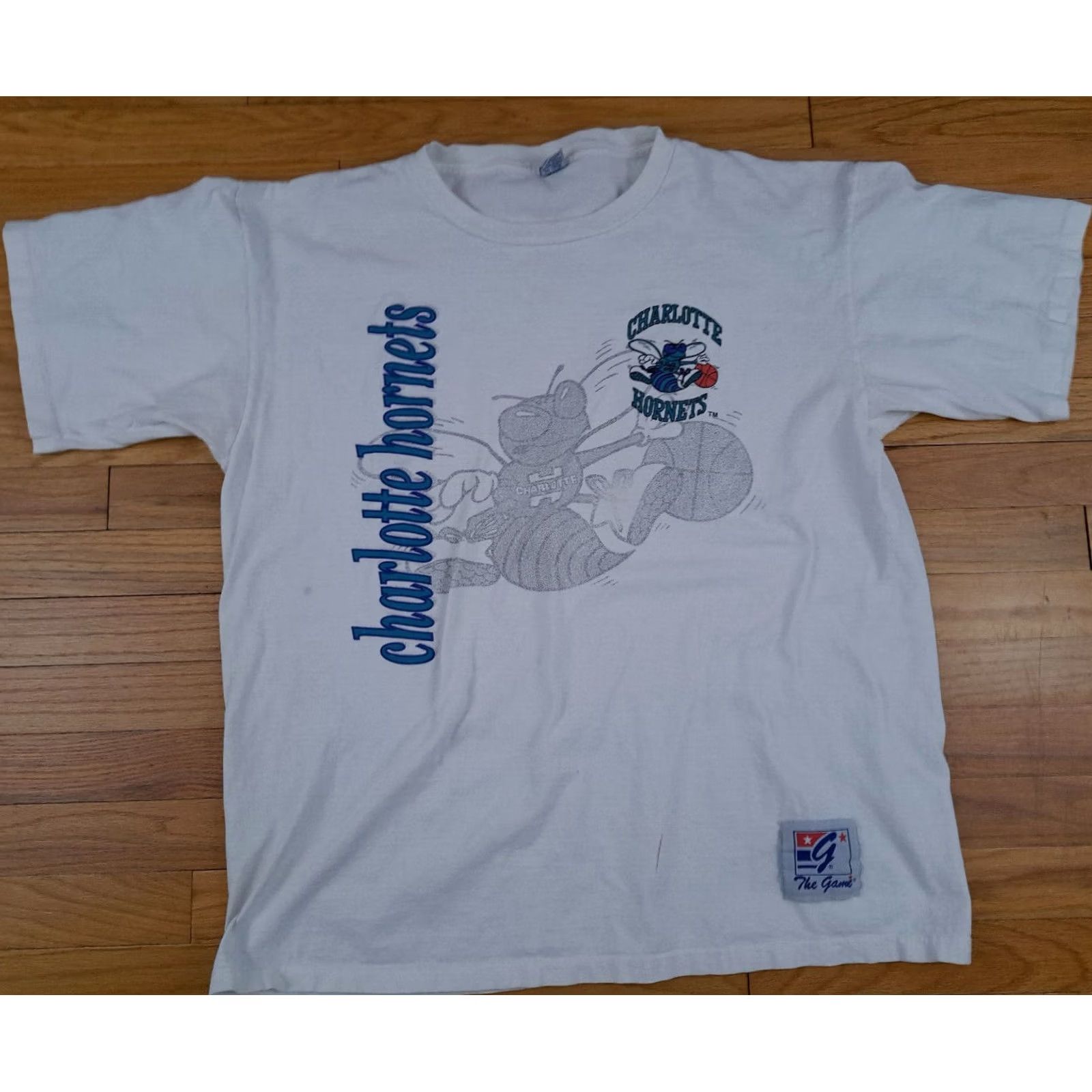 Vintage VINTAGE Charlotte Hornets T-Shirt The Game XL White USA Short Sleeve Men Size XL Size US XL / EU 56 / 4 - 2 Thumbnail