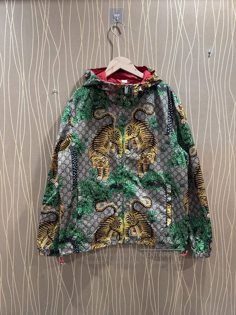 GUCCI動物柄ウインドブレーカー GUCCI（グッチ）の「Gucci - ハチ柄 ウィンドブレーカー - men