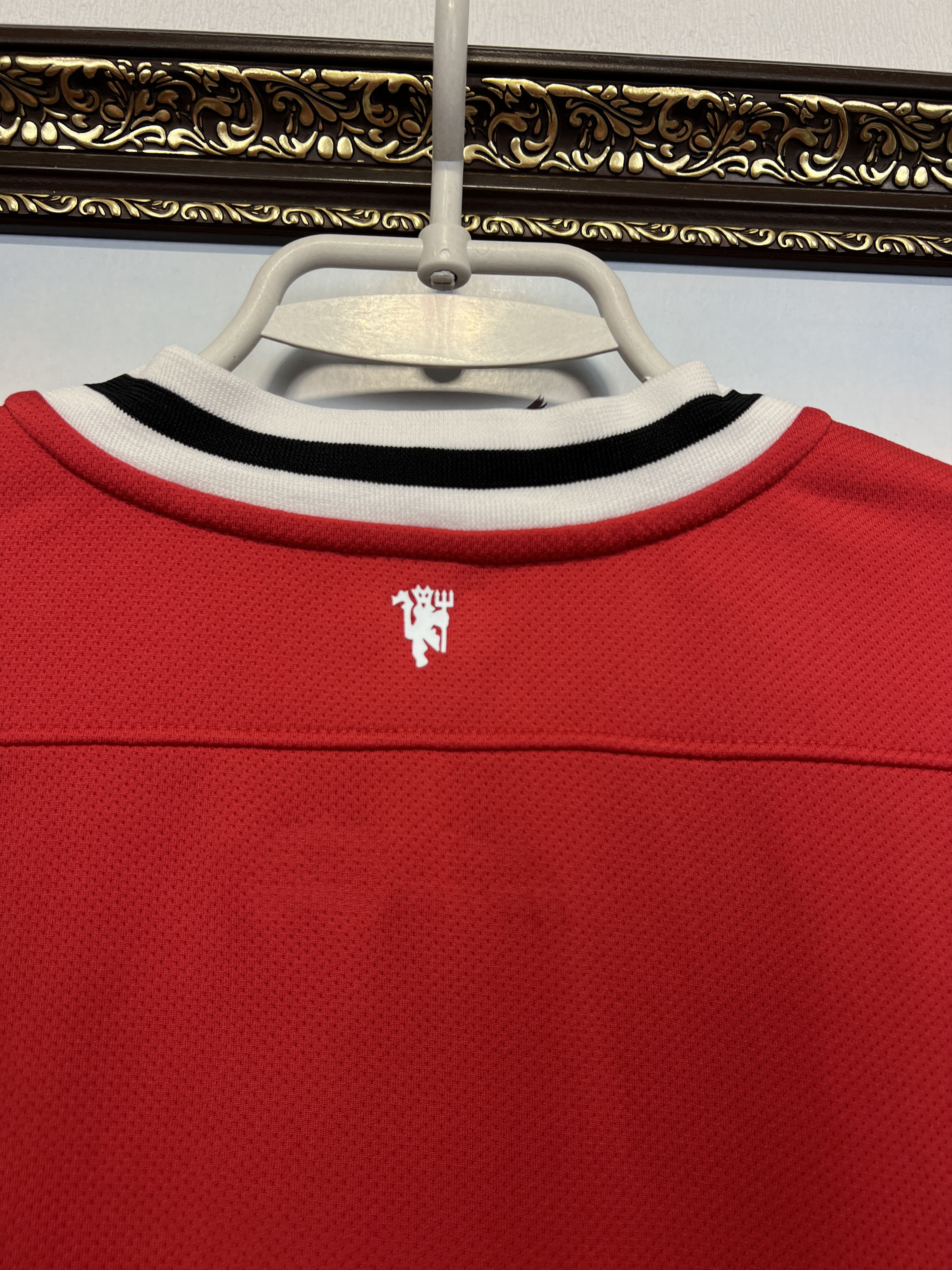 Nike Manchester United football shirt Soccer Long Sleeve Jersey Size US M / EU 48-50 / 2 - 11 Thumbnail