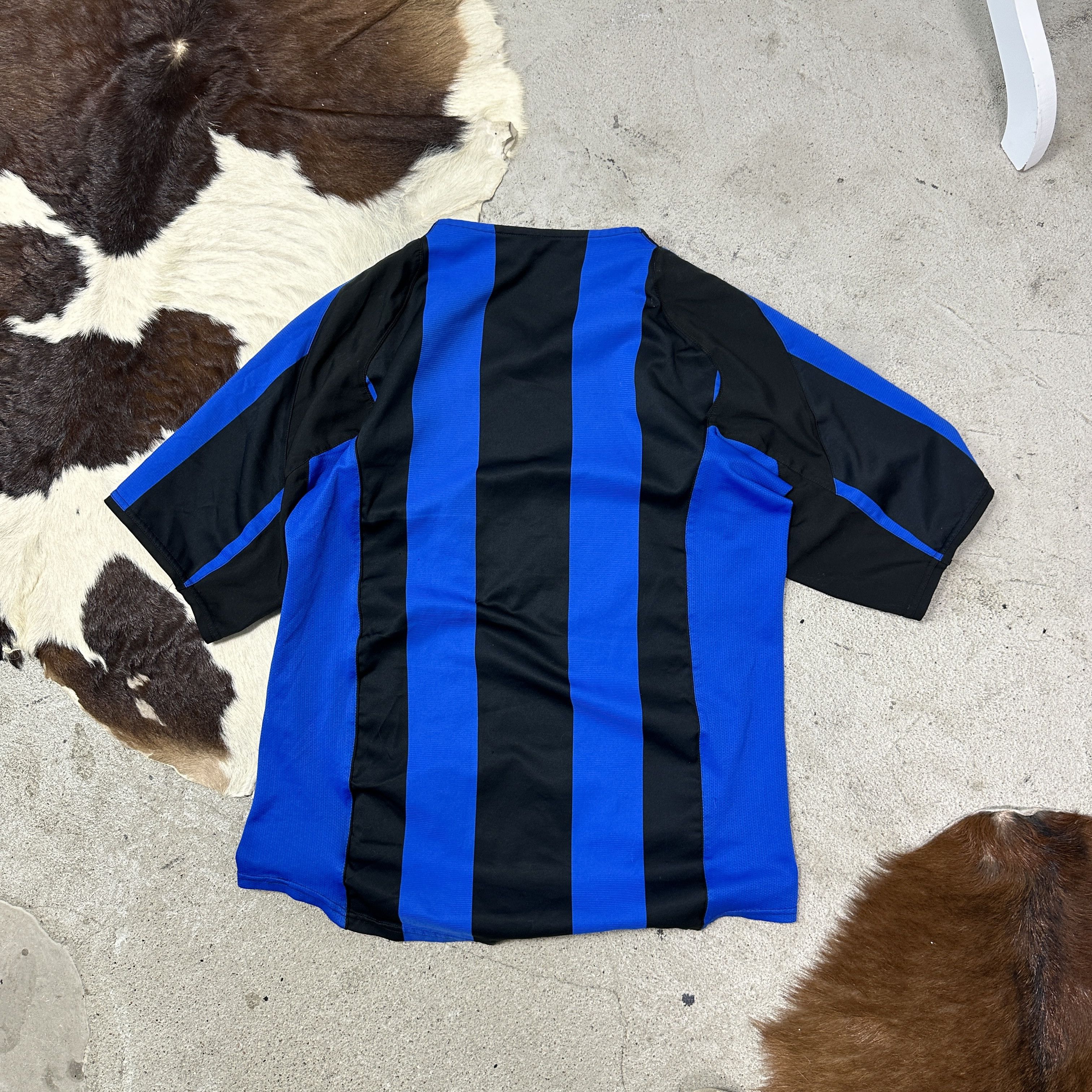Nike Vintage Sporty Nike Inter Milan 04/05 Home Jersey Y2K Size US M / EU 48-50 / 2 - 9 Thumbnail