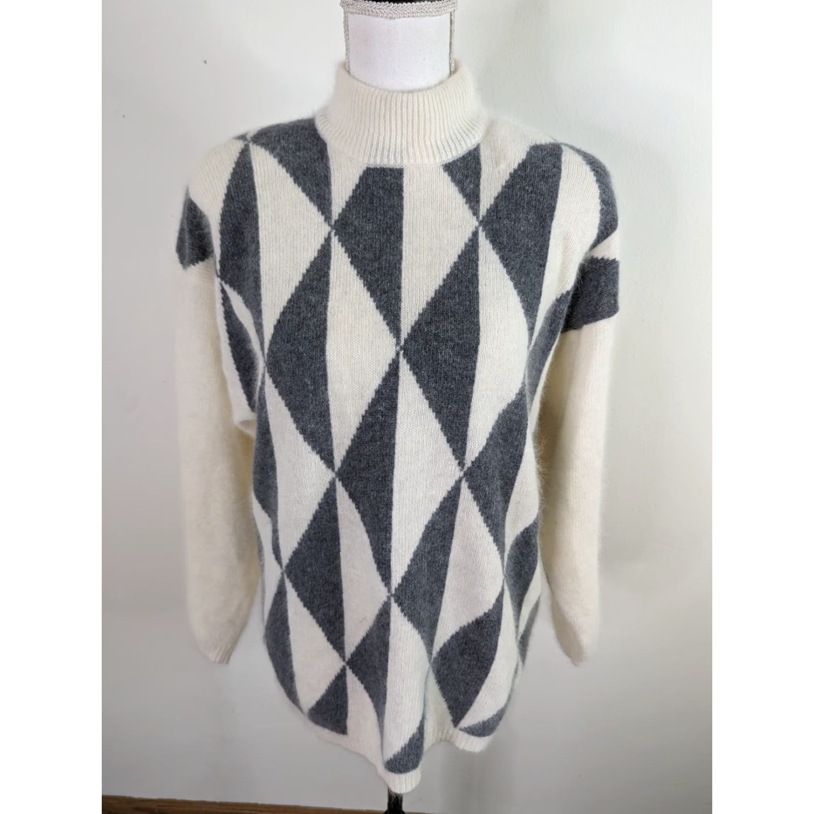 Vintage VINTAGE 80s Ivory Lambswool Angora Turtleneck Sweater Womens Medium S11 Pullover Embroidered Sequin Knit Size M / US 6-8 / IT 42-44 - 2 Thumbnail