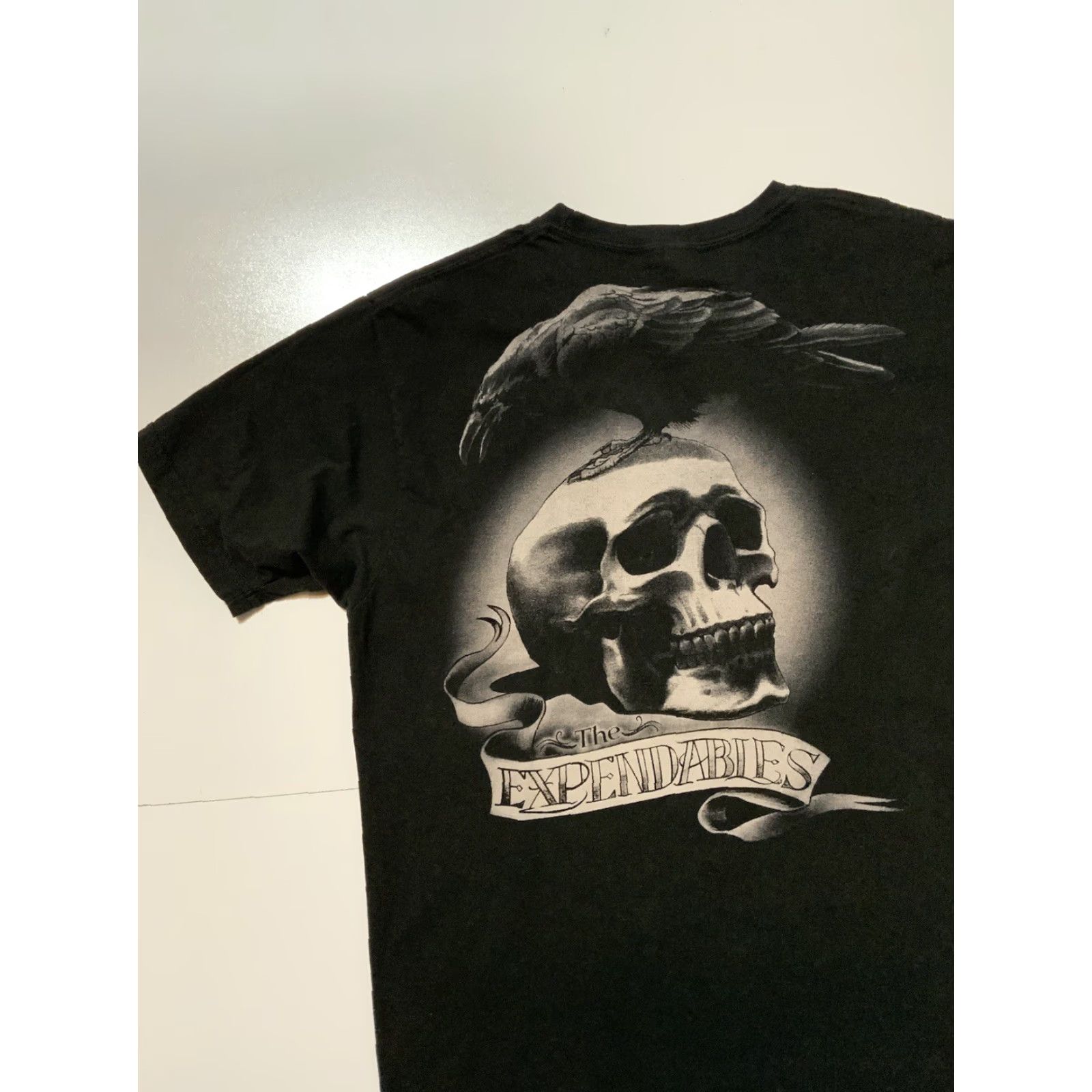 Tultex VINTAGE The Expendables Skull & Crow Movie Film Promo Graphic Black S/S T-Shirt Sz. L Mens Shirt Regular Size L Size L Black Movie Graphic Tultex Size US L / EU 52-54 / 3 - 4 Thumbnail