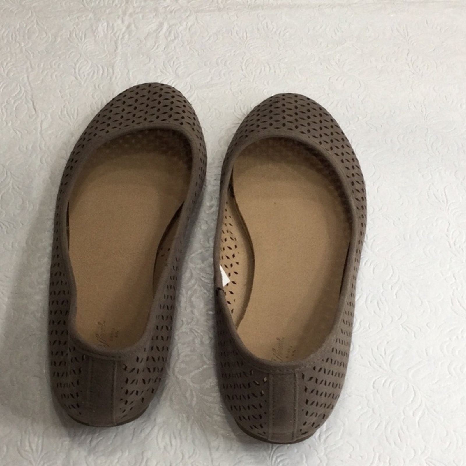 Other Universal Thread Boho Eyelet Cut Out Tan Flats Size 10 Size US 10 / IT 40 - 7 Thumbnail