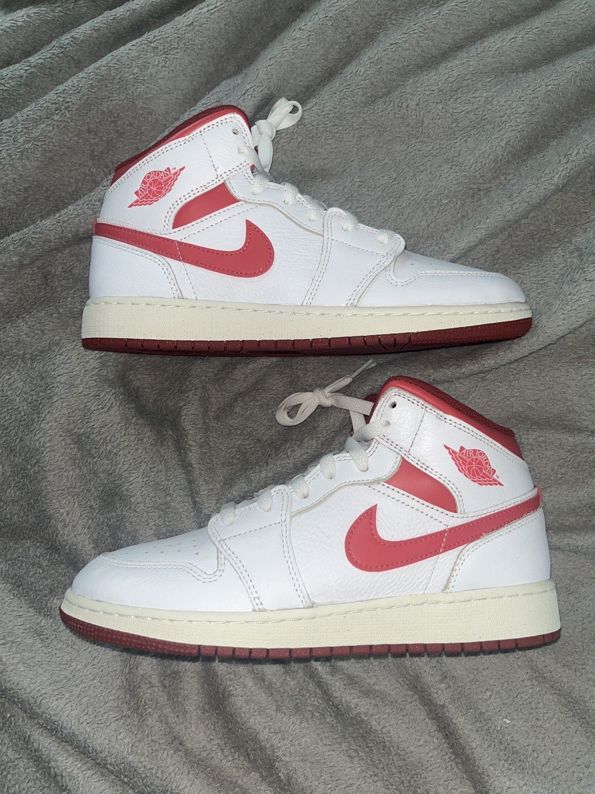 Jordan Brand Size 7Y Air Jordan 1 Mid SE (GS) - Brand New, OG Box Size US 8 / IT 38 - 5 Thumbnail