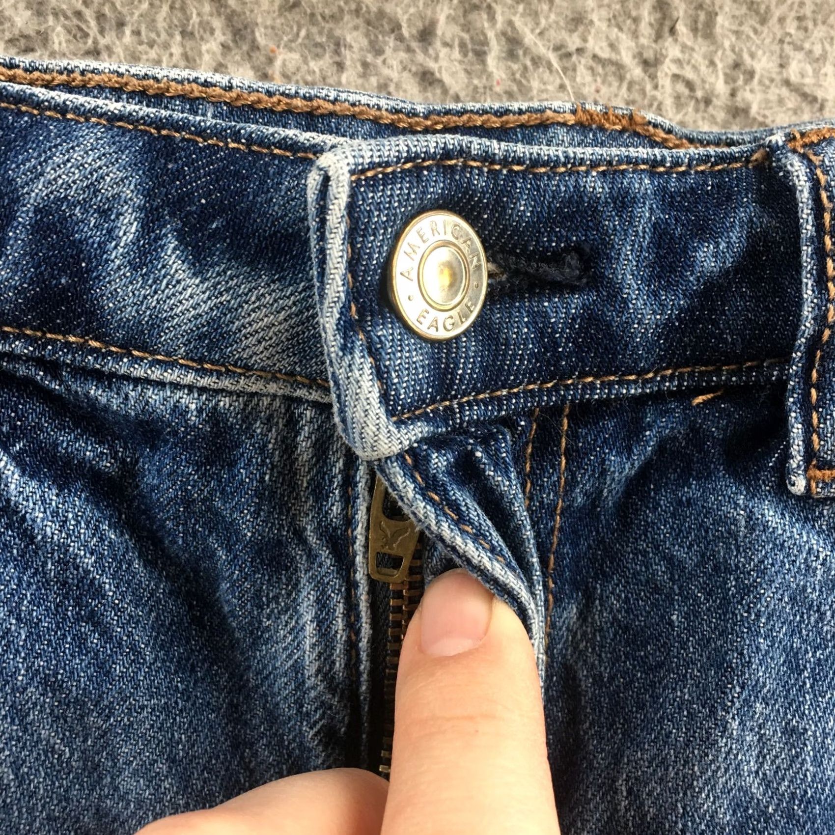 American Eagle Outfitters American Eagle Cut Off Short Womens 8 Blue Distressed Denim Zip Fly Button Front Shirt Womens 8 Blue Distressed Denim Zip Fly Button Front Size 30" / US 8 / IT 44 - 4 Thumbnail