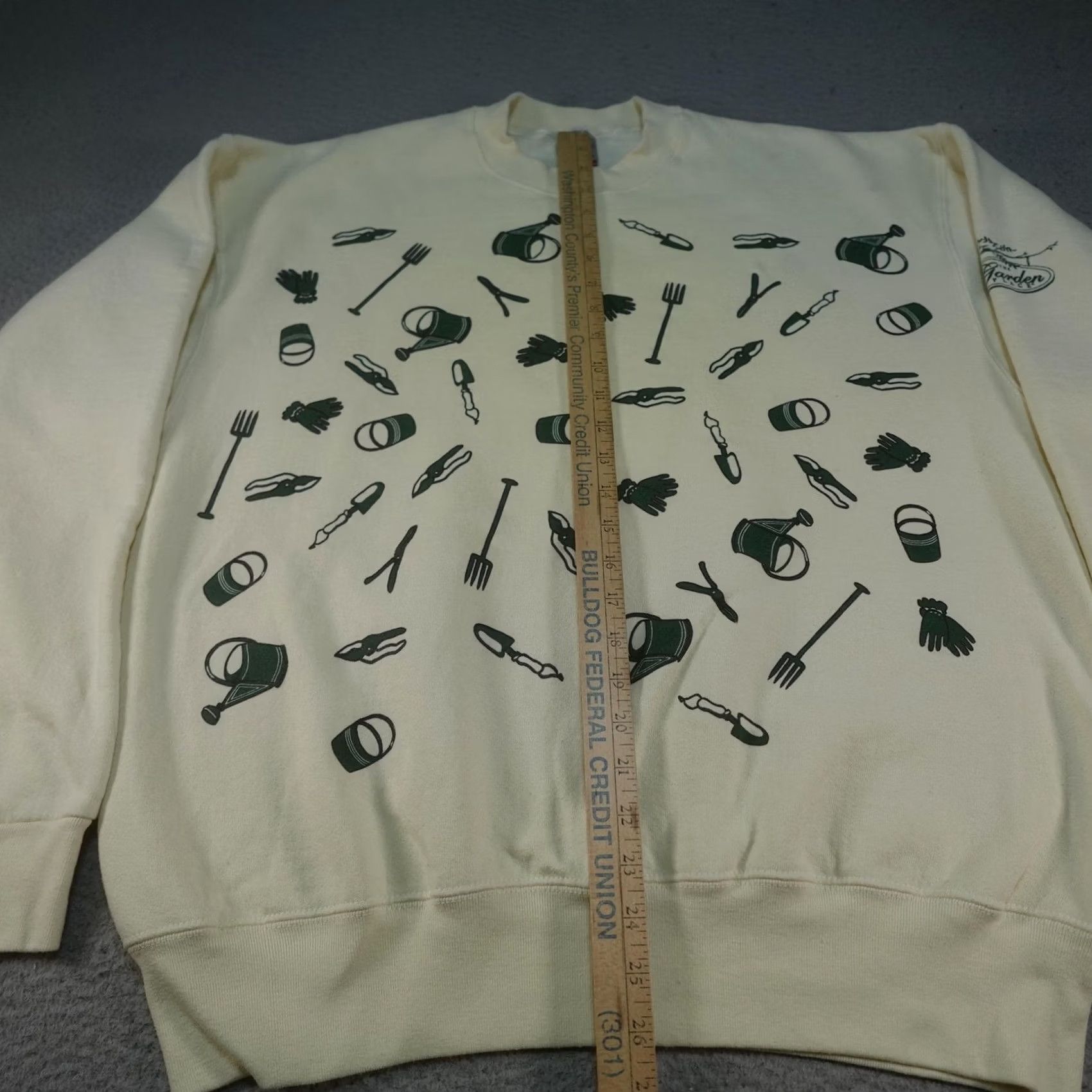 Fruit Of The Loom VINTAGE Gardening Tools Sweatshirt Mens XL White 90s AOP Graphic Garden Made USA Size US XL / EU 56 / 4 - 7 Thumbnail