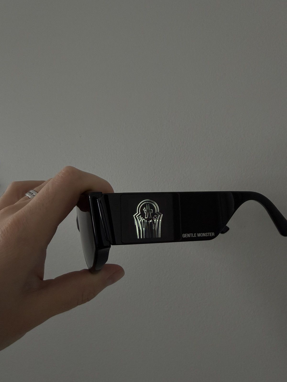 Gentle Monster × Moncler GENTLE MONSTER X MONCLER UNVEILS 'SWIPE LCD' SUNGLASSES Size ONE SIZE - 4 Thumbnail