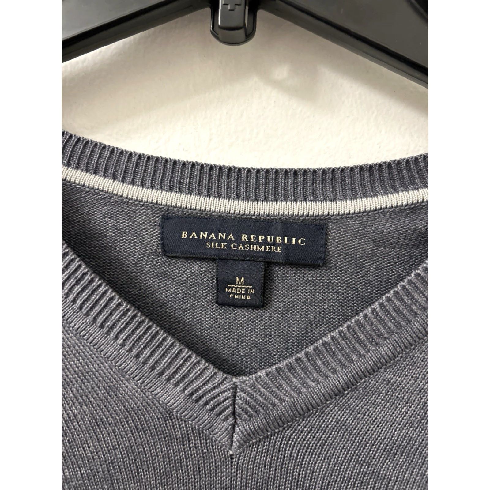 Banana Republic Banana Republic Sweater Mens Sz M Gray Silk Cashmere V Neck Pullover Sweatshirt Shirt Sweatshirt Size US M / EU 48-50 / 2 - 4 Thumbnail