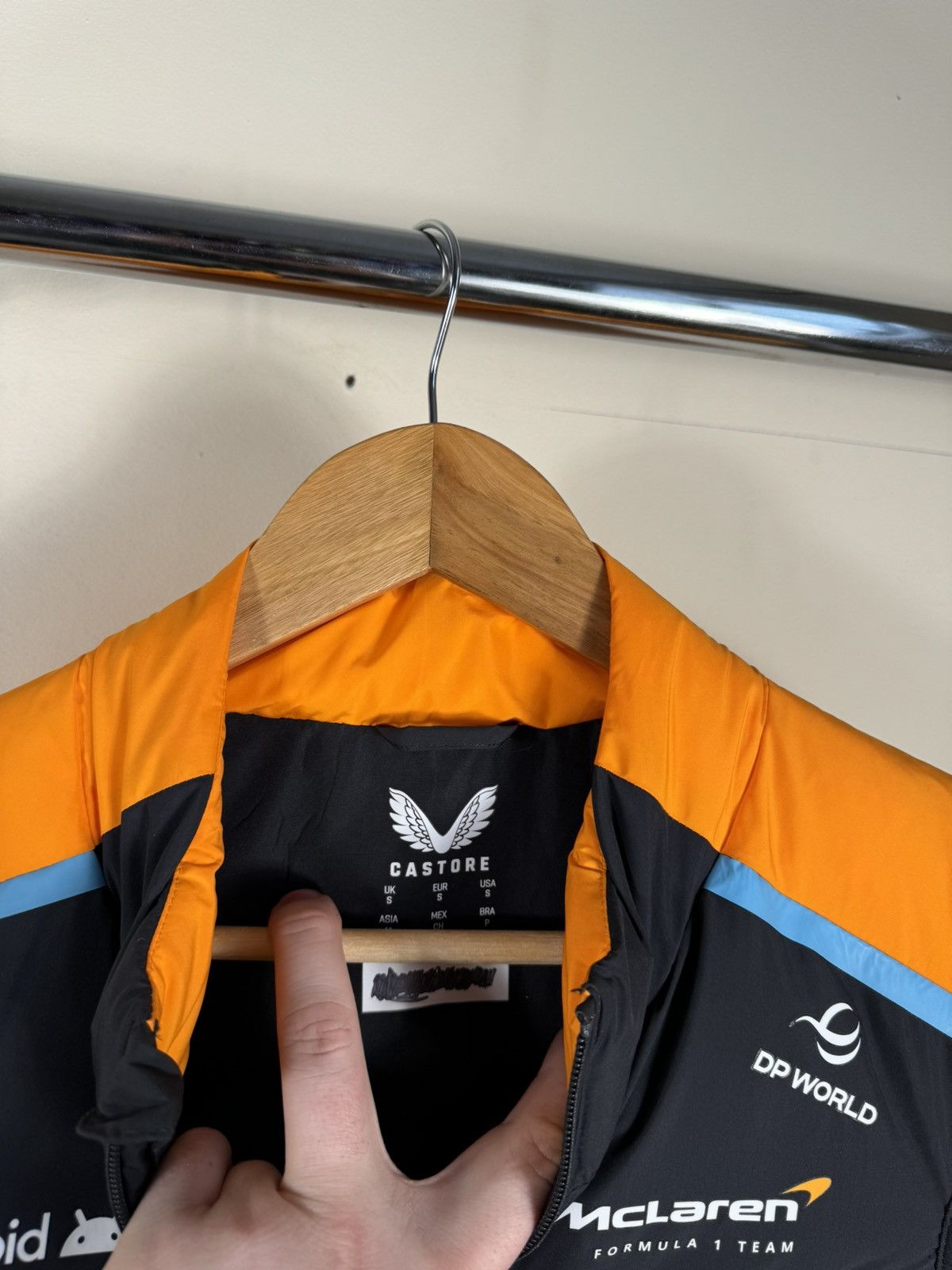 Castore × Formula 1 Castore McLaren F1 Team 2024 Hybrid Full-Zip Vest Size US S / EU 44-46 / 1 - 5 Thumbnail