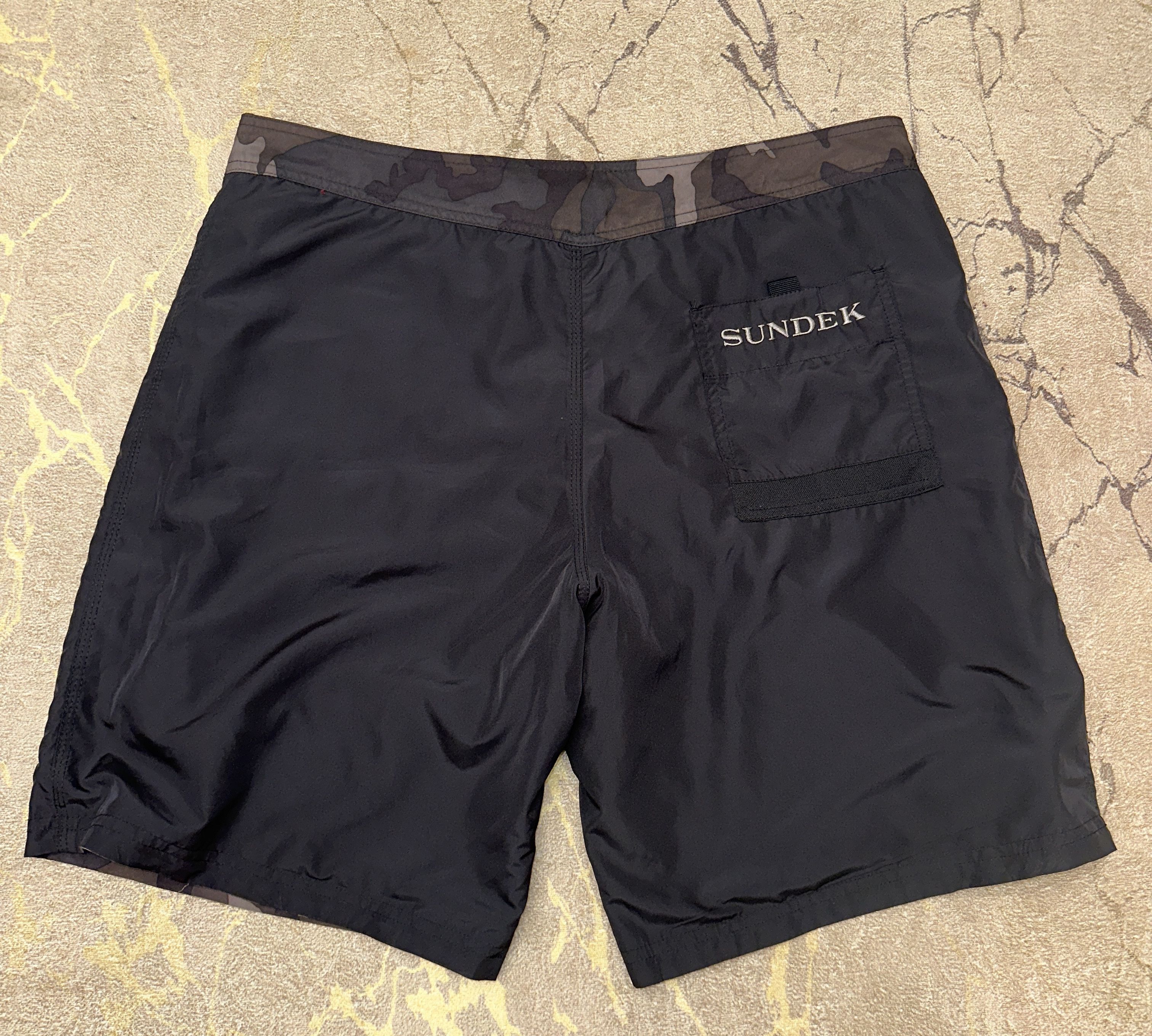 Sundek Rare Camo Reversible Sundek 34 Long Beach Trunks Size 34 M Size US 34 / EU 50 - 2 Thumbnail