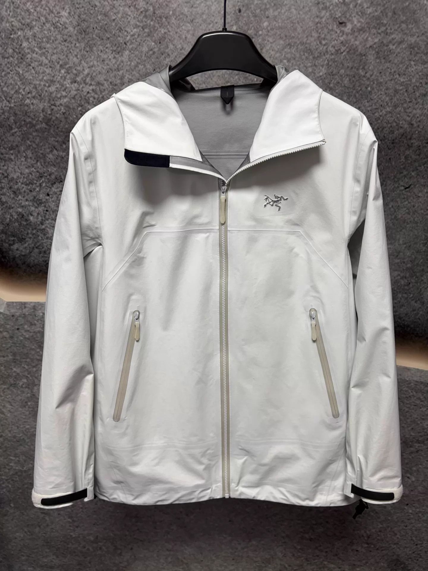 Arc'teryx ARC'TERYX Beta Jacket Women's L Atomic Gray Size L / US 10 / IT 46 - 1 Thumbnail