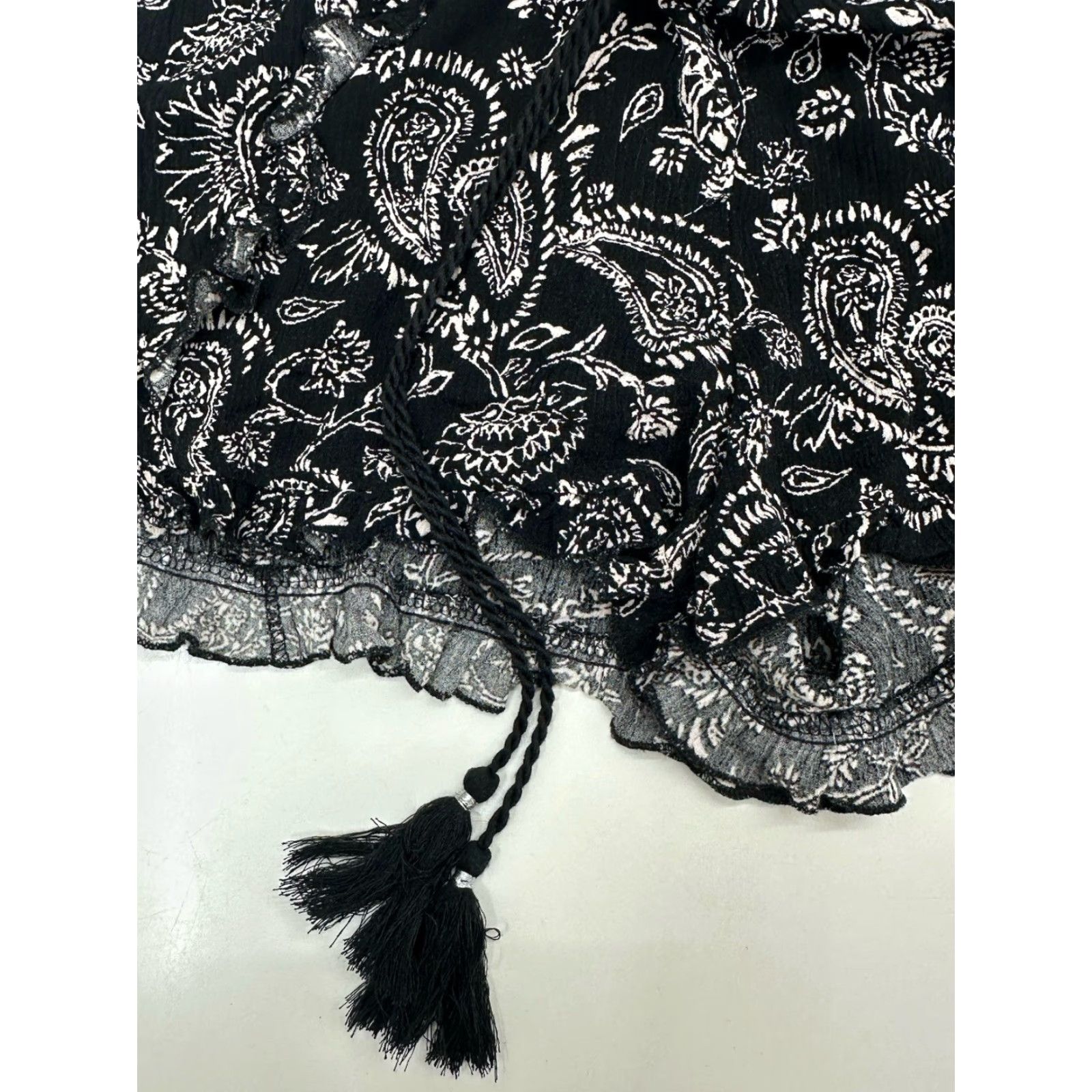 Vintage Mudd Womens Juniors Shorts Size XL Black Paisley Flowy Ruffled Elastic Waist Size 40" / US 18 - 3 Thumbnail