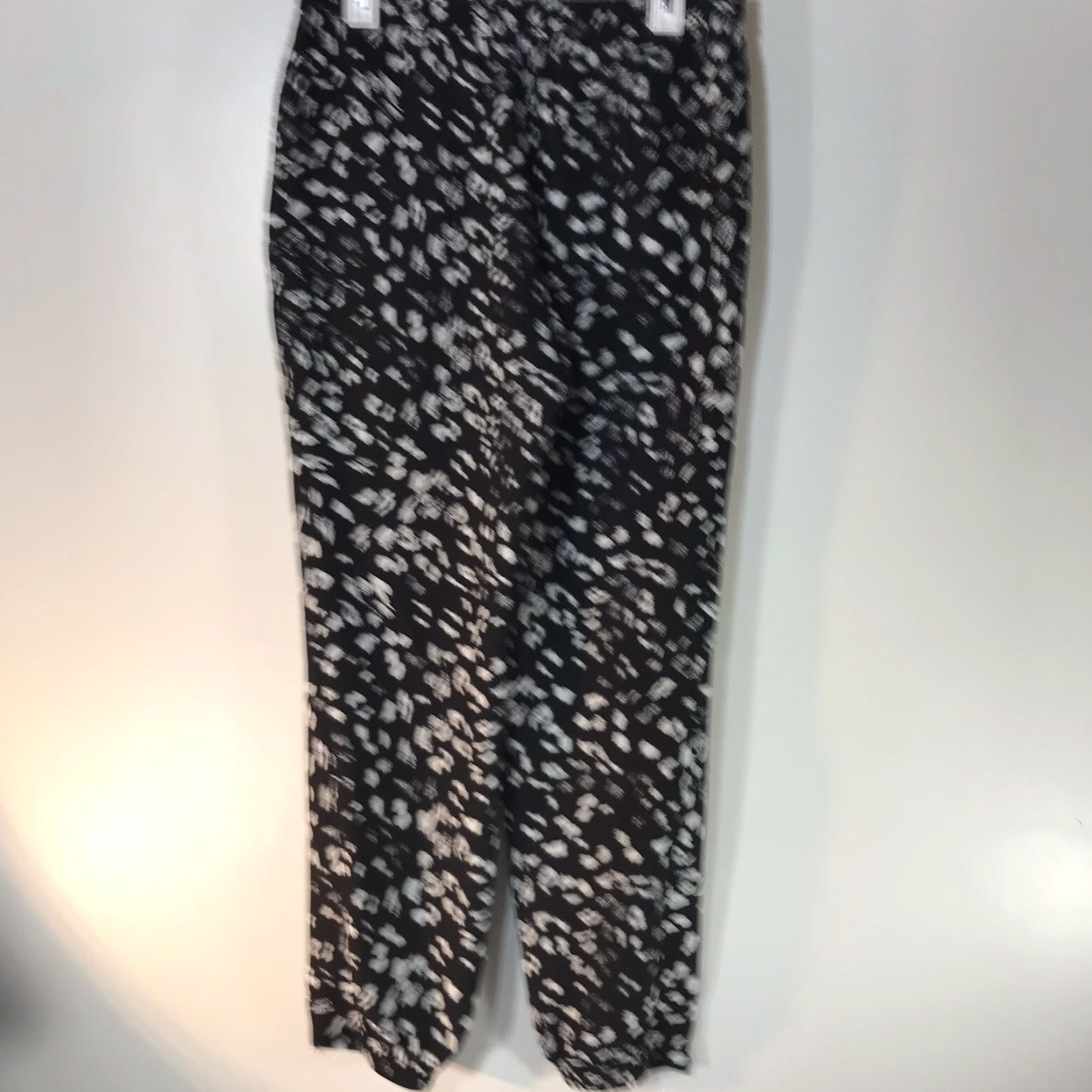 Vince Camuto Vince Camuto Black White Geometric Dress Pants Womens Size S Tapered Pull On Size 28" / US 6 / IT 42 - 2 Thumbnail