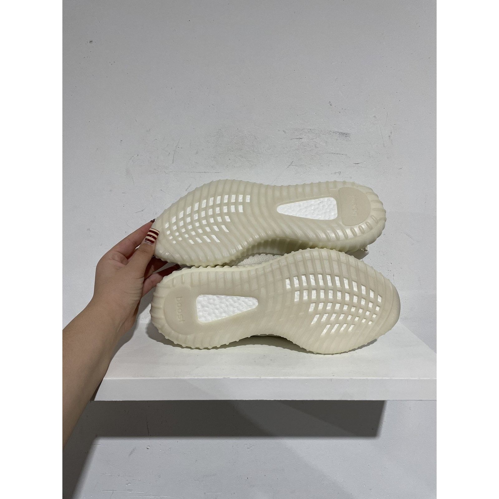 Adidas ADIDAS YEEZY BOOST 350 V2 BONE SIZE 9.5 NEW Size US 9.5 / EU 42-43 - 5 Thumbnail