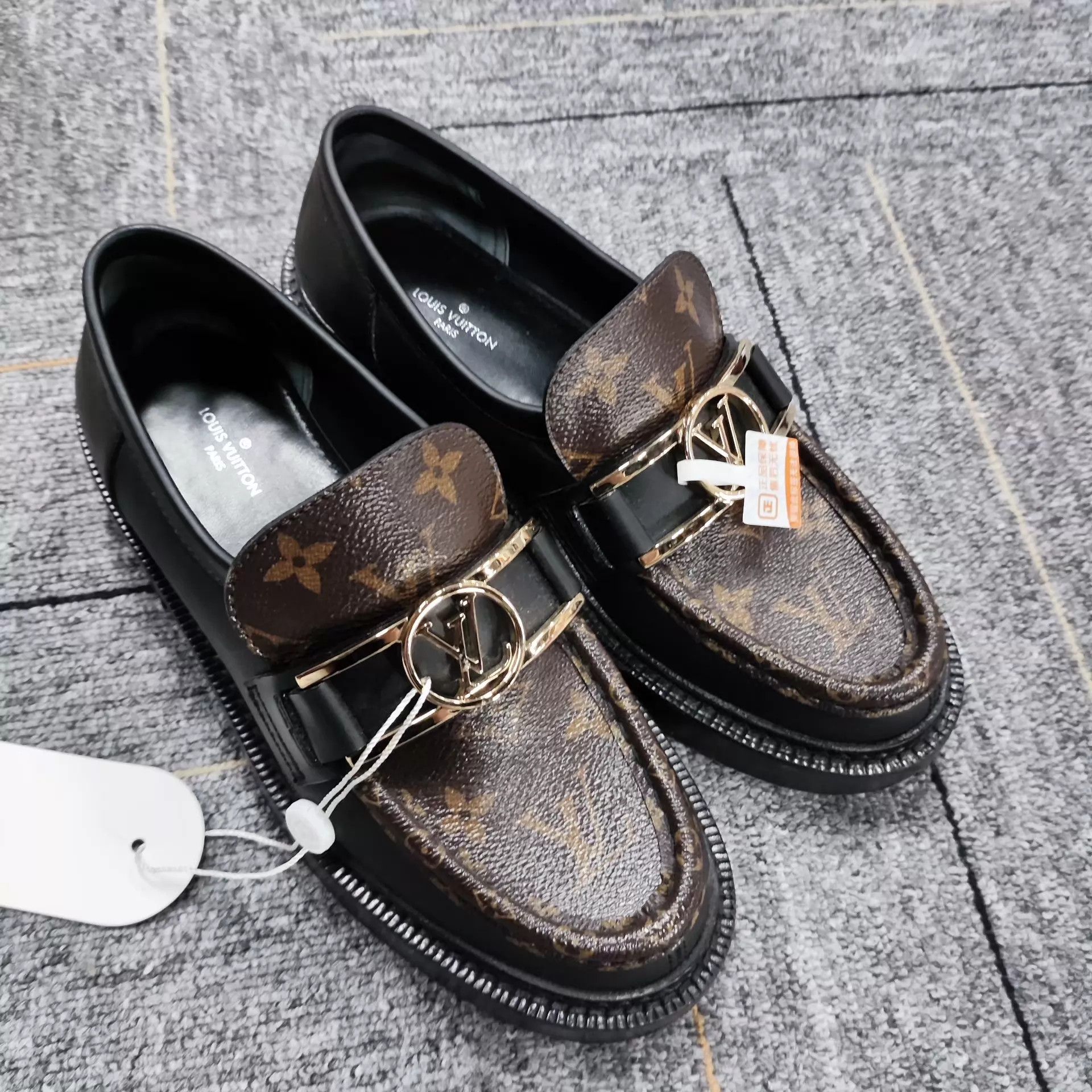 Louis Vuitton LV Monogram Canvas Flats Women's Size 37 Size US 6.5 / IT 36.5 - 2 Thumbnail