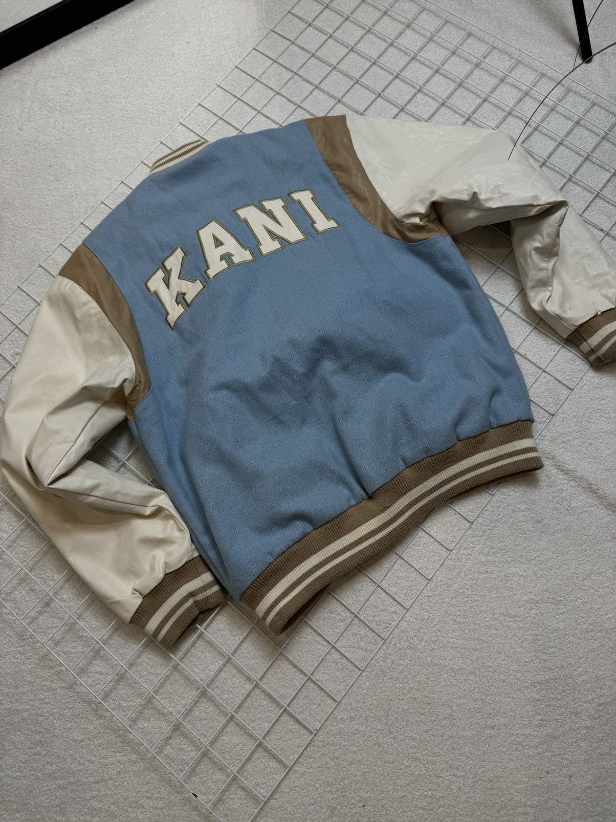 Karl Kani Karl Kani big logo leather bomber beige Size US L / EU 52-54 / 3 - 1 Thumbnail
