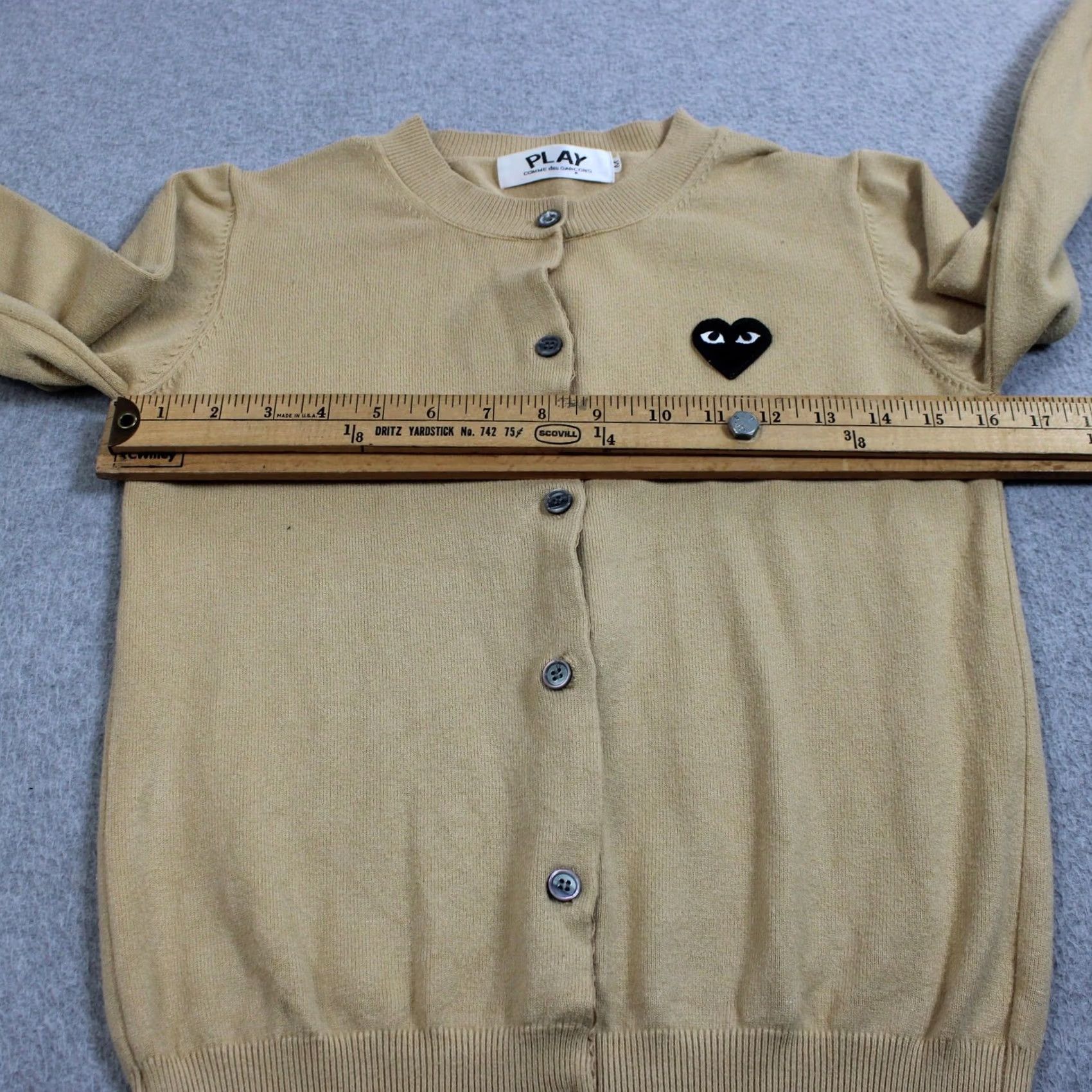 Vintage VINTAGE PLAY COMME des GARCONS Cardigan Women M Beige Heart Logo Crew Neck Sweater Size M / US 6-8 / IT 42-44 - 7 Thumbnail