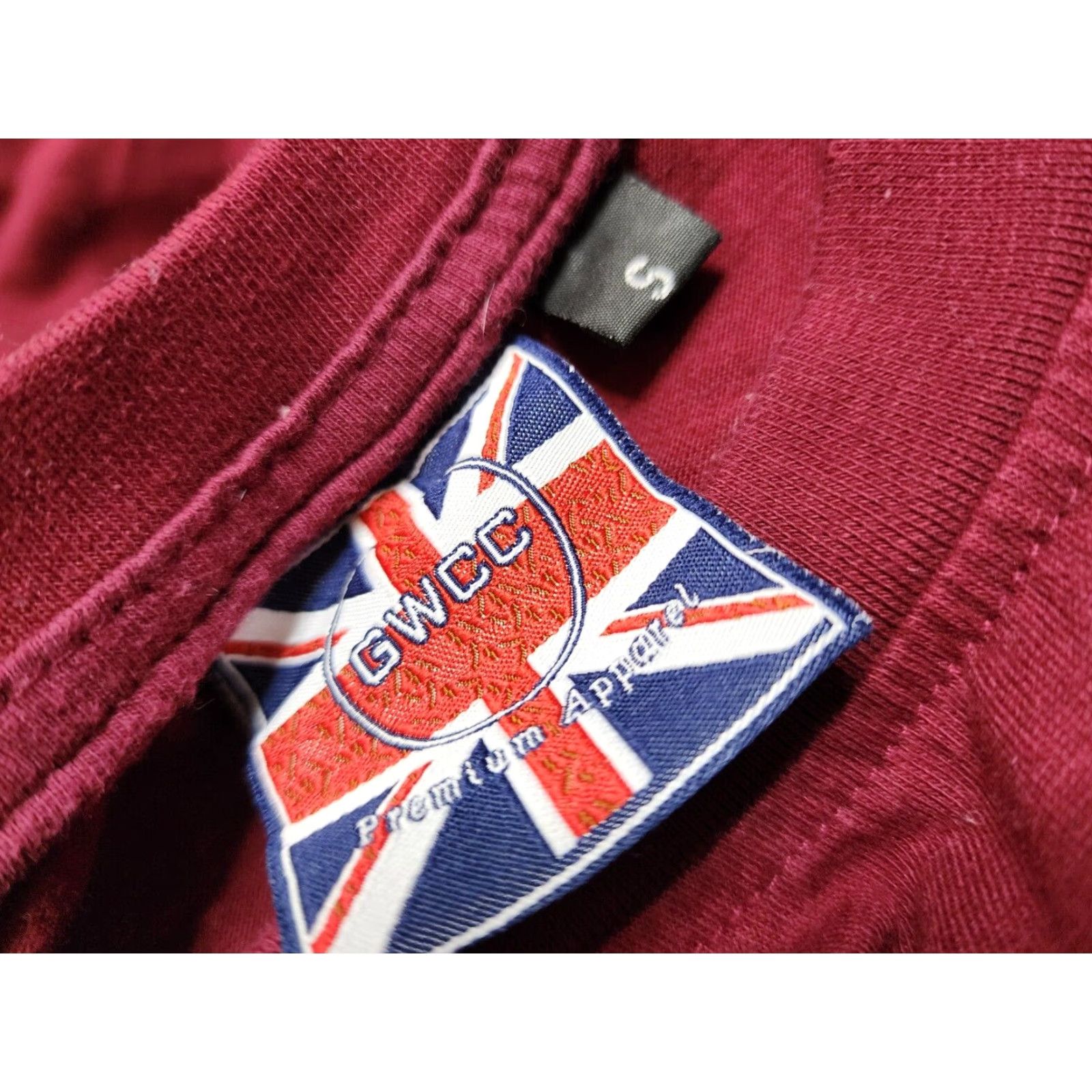 Vintage VINTAGE London England Embroidered Red T Shirt Mens S Slim Fit Travel Souvenir Size US S / EU 44-46 / 1 - 4 Thumbnail