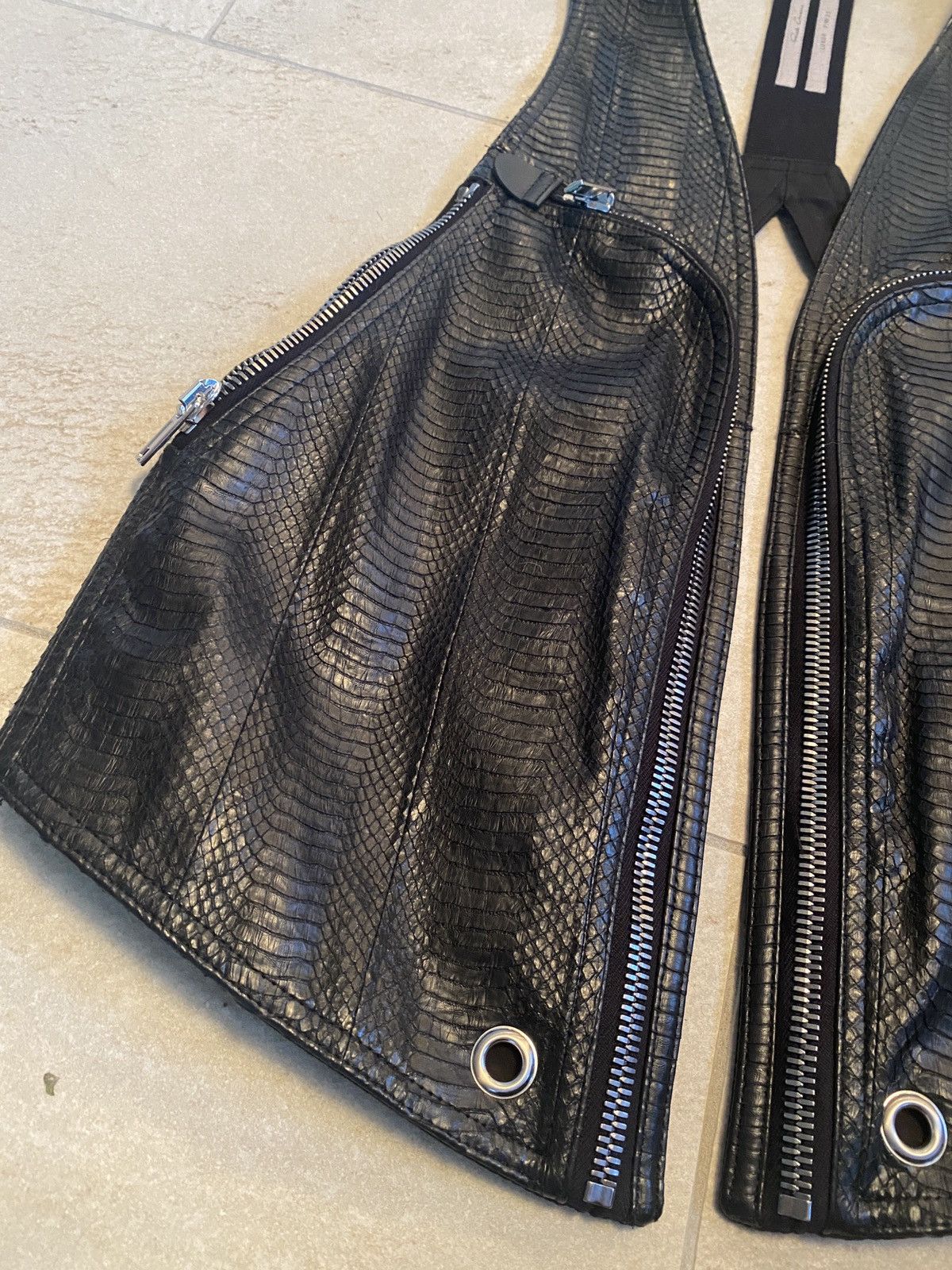 Rick Owens Rick Owens Bauhaus Vest In Python Snakeskin Size US M / EU 48-50 / 2 - 19 Thumbnail