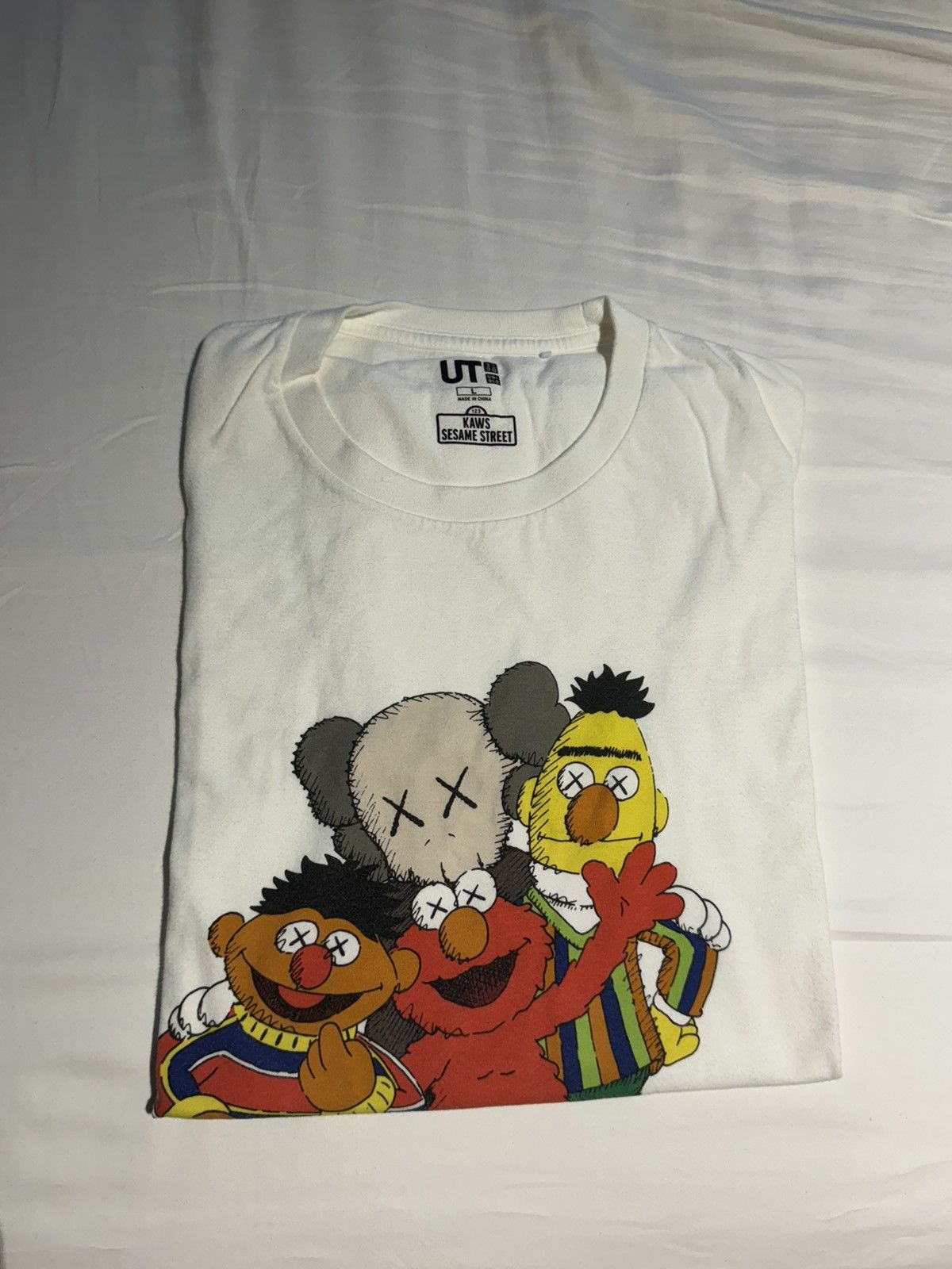 Kaws × Uniqlo Kaws x Sesame Street Group Tee White Size US L / EU 52-54 / 3 - 2 Thumbnail