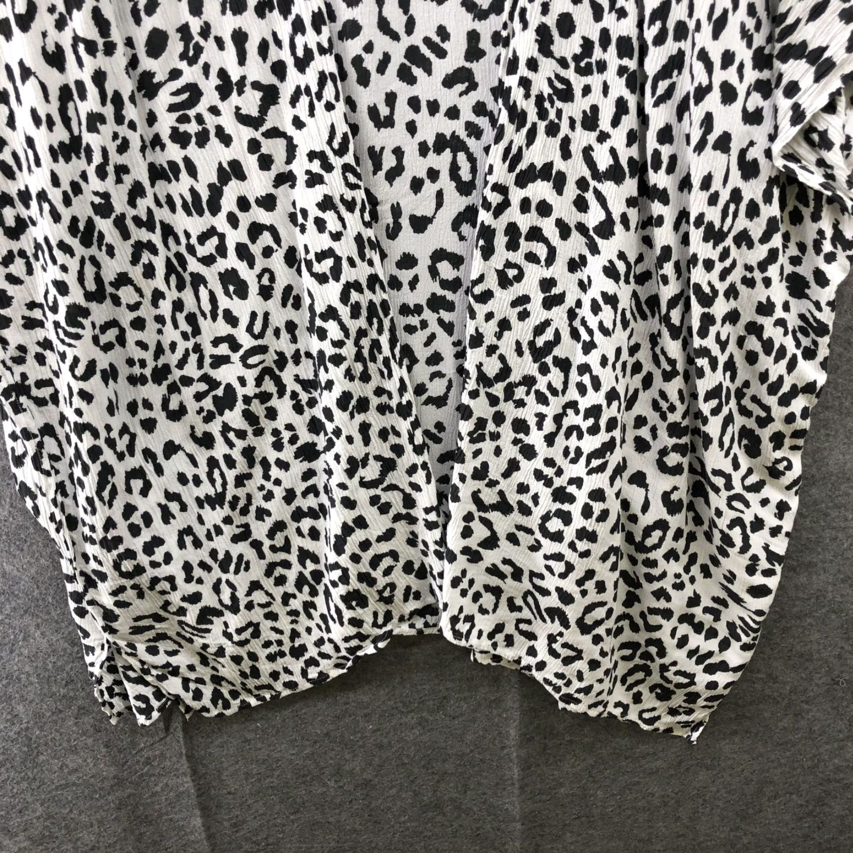 Vintage Aerie Cardigan Womens One Size OS Leopard Print White Black Boho Beachy Kimono Sleeve Open Viscose Casual Size ONE SIZE - 5 Thumbnail