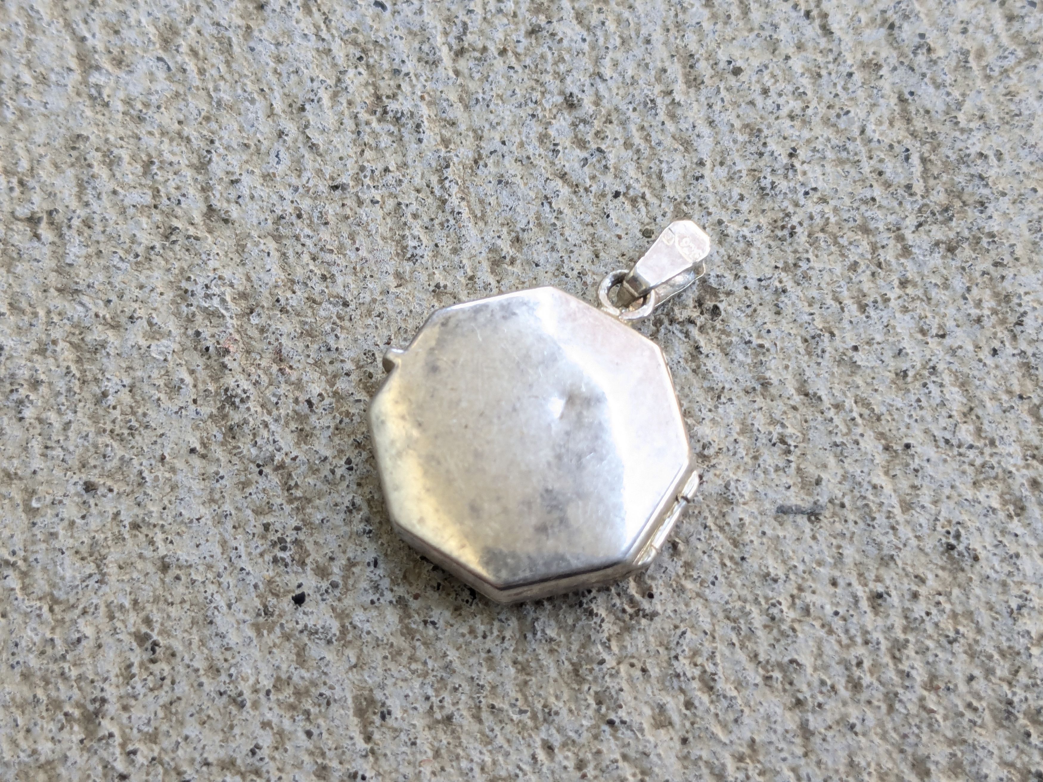 Jewelry Vintage Sterling Silver Pendant Locket Picture Octagon Size ONE SIZE - 4 Thumbnail