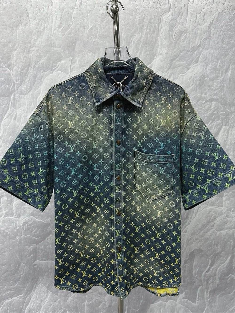 Louis Vuitton Louis Vuitton Monogram Gradient Denim Shirt Size XS Size US XS / EU 42 / 0 - 1 Thumbnail