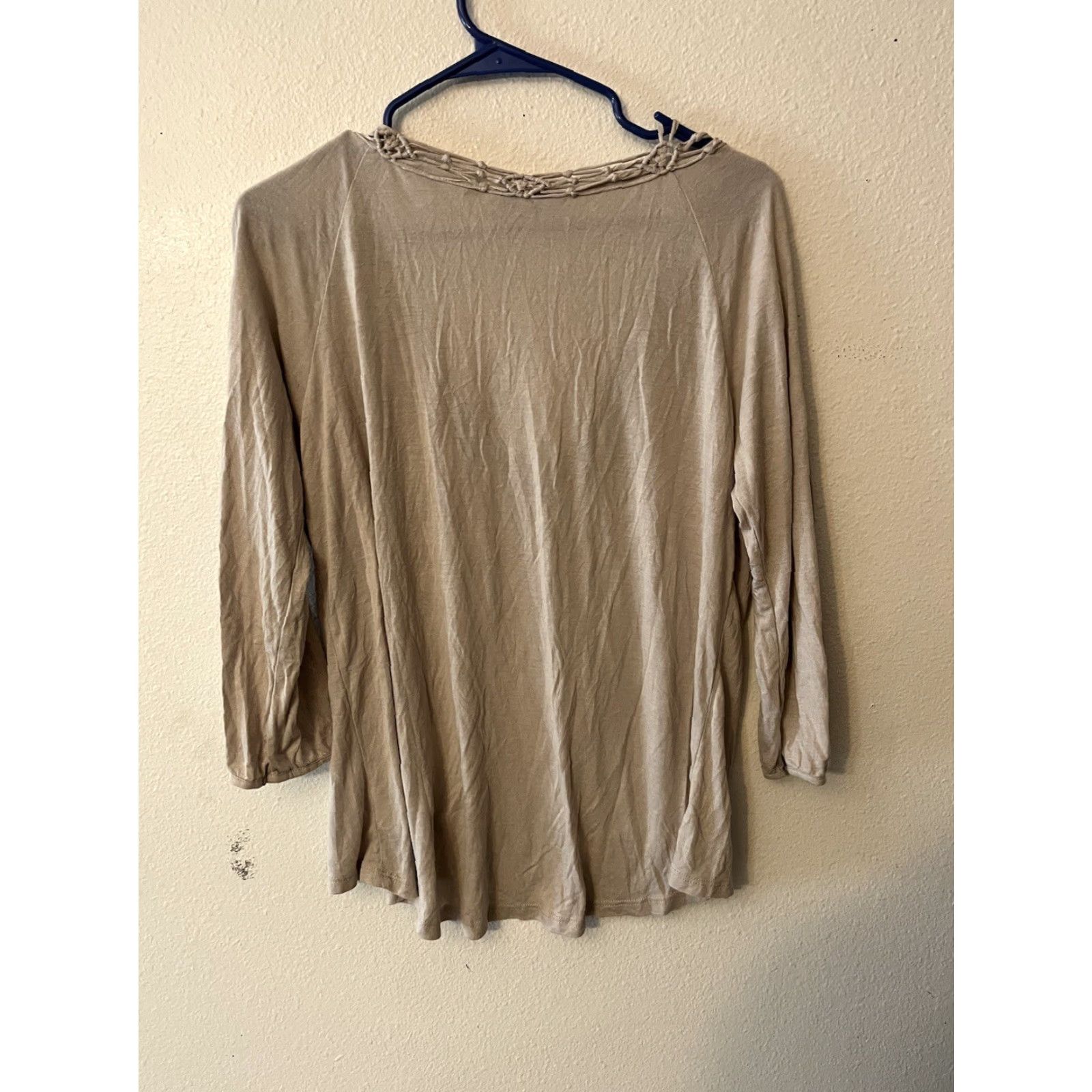 American Eagle Outfitters American Eagle Outfitters Shirt Womens Large Beige 3/4 Sleeve V-Neck Knit Top Size L / US 10 / IT 46 - 3 Thumbnail