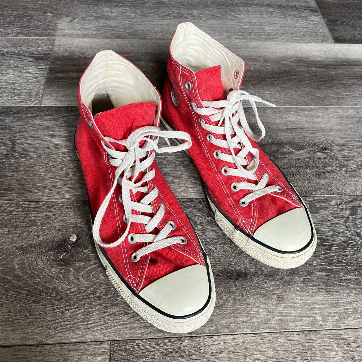 Beat up red converse best sale