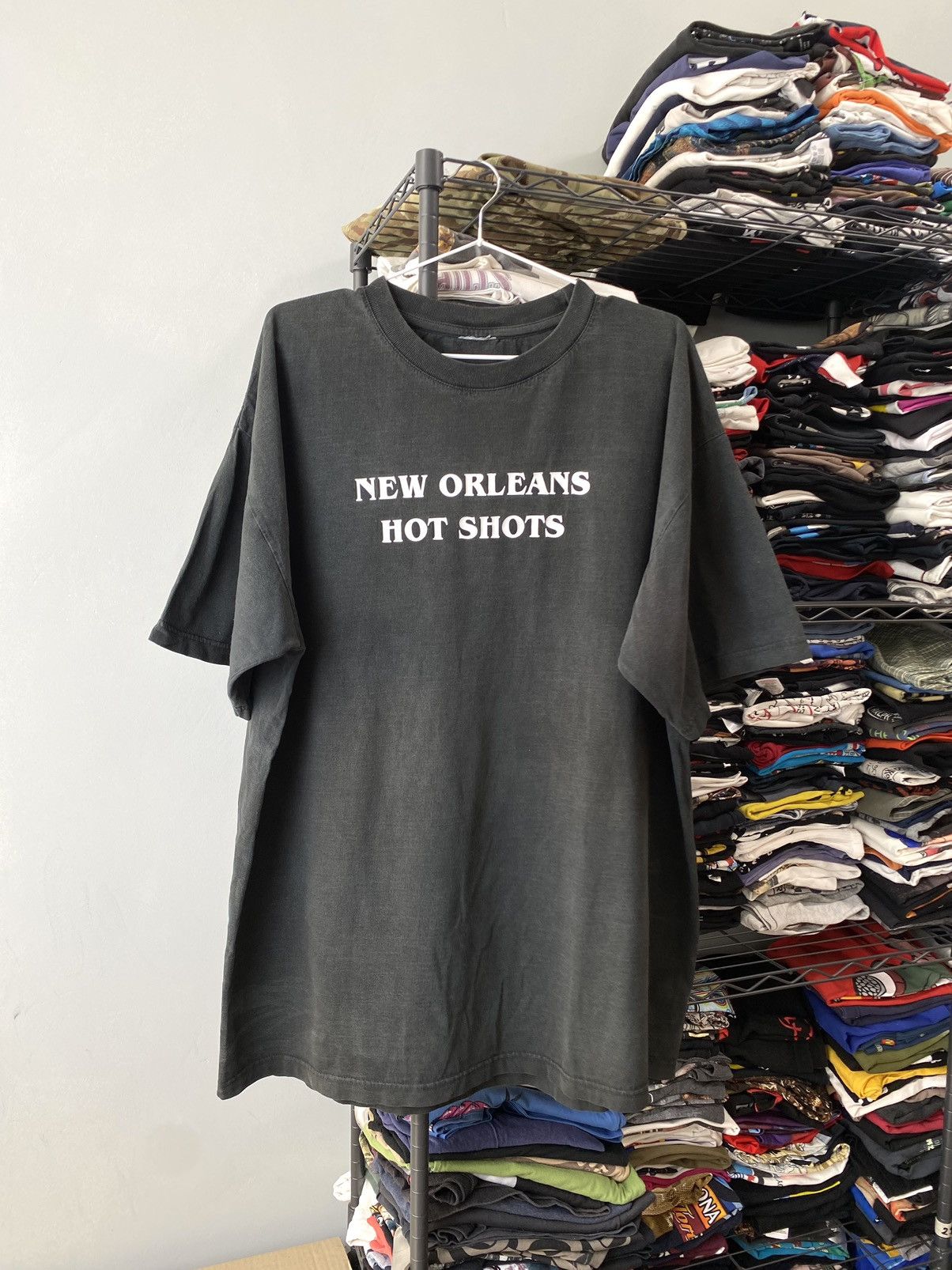 Vintage Vintage New Orleans Hot Shots Movie T Shirt Funny Art Size US XL / EU 56 / 4 - 1 Thumbnail