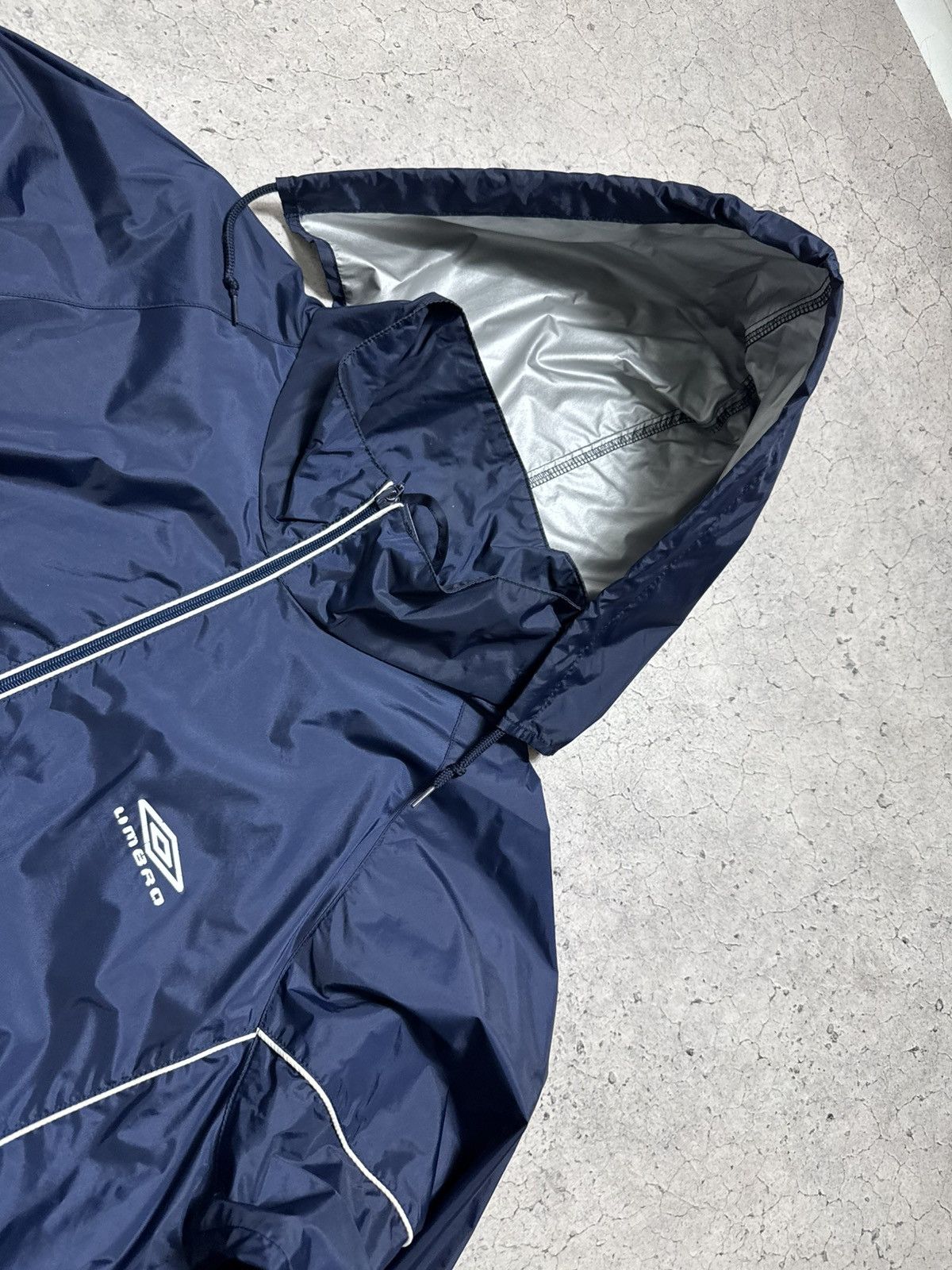 Umbro Umbro Nylon Light Windbreakers Jacket Big Logo Navy Size S Size US S / EU 44-46 / 1 - 5 Thumbnail