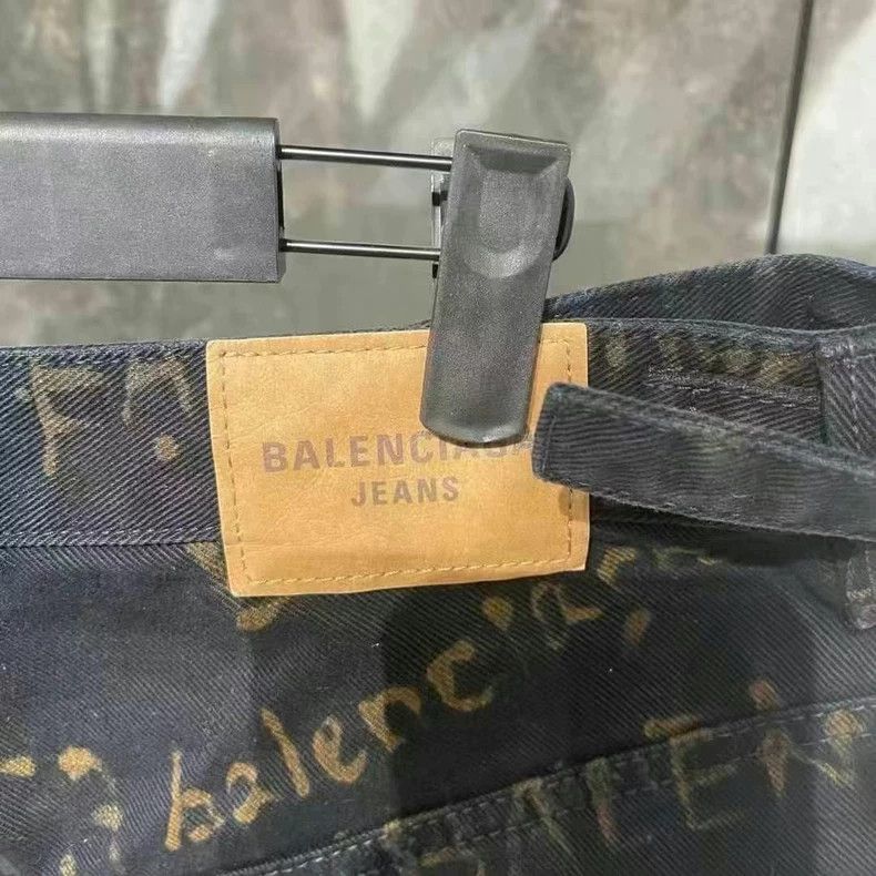 Balenciaga Balenciaga size L Graffiti Print Shorts Size US 27 - 7 Thumbnail